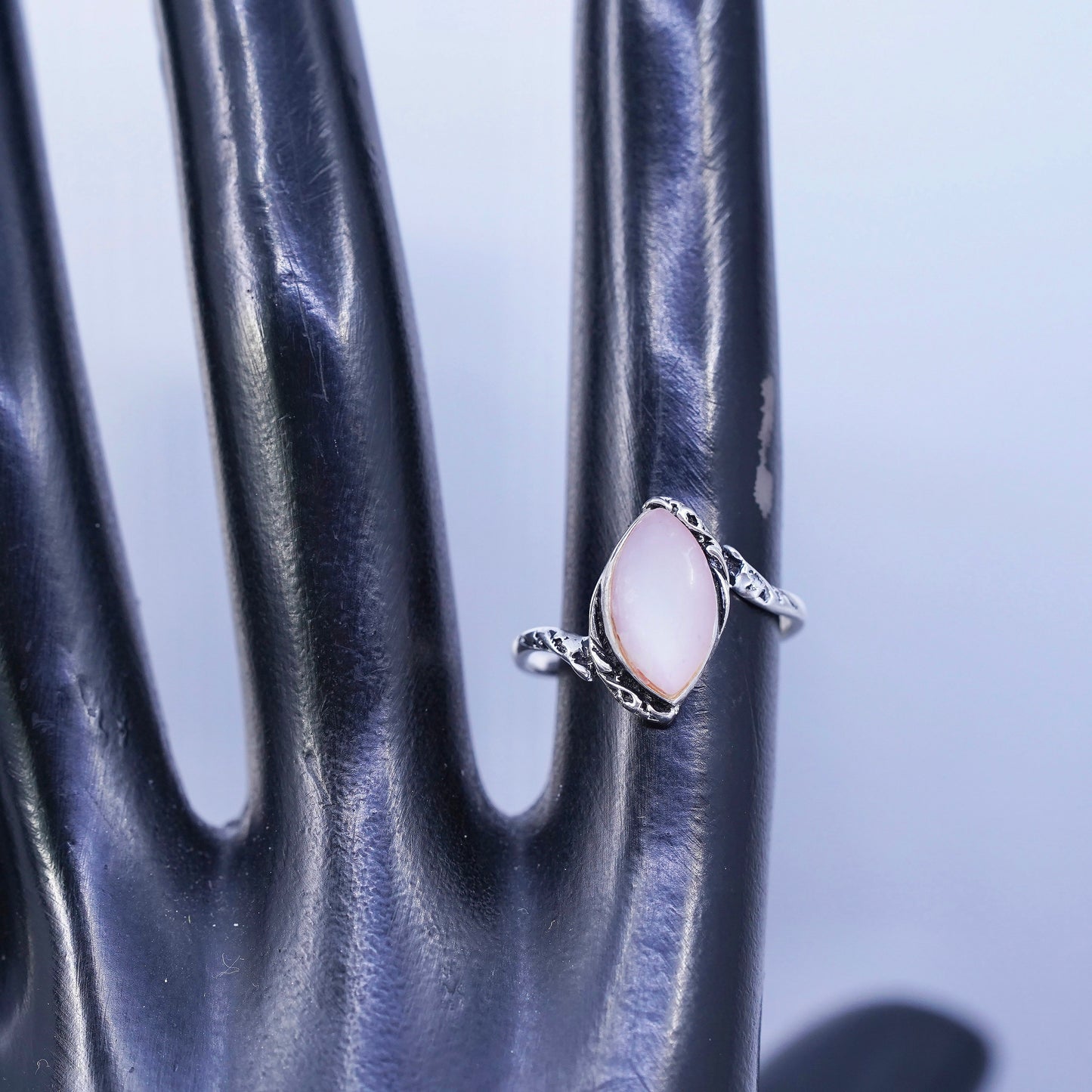 Size 5.25, Native American navajo Sterling 925 silver ring pink mother of pearl