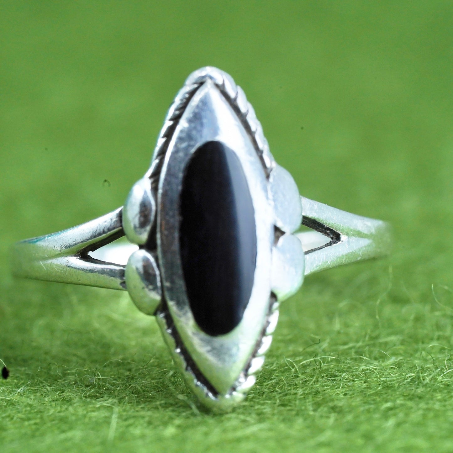 Size 8.25, vintage 925 sterling silver handmade ring, band w/ black onyx inlay
