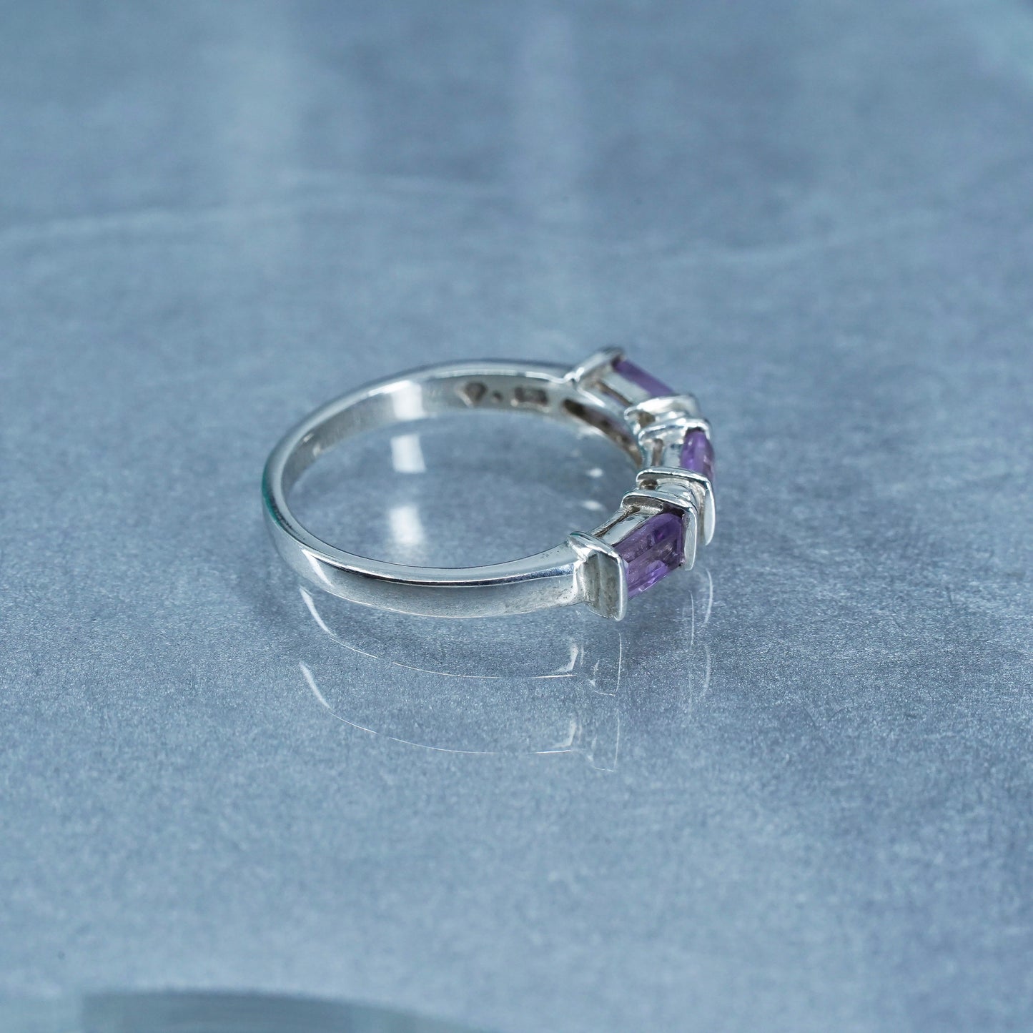 Size 7, vintage Sterling 925 silver handmade band ring with amethyst