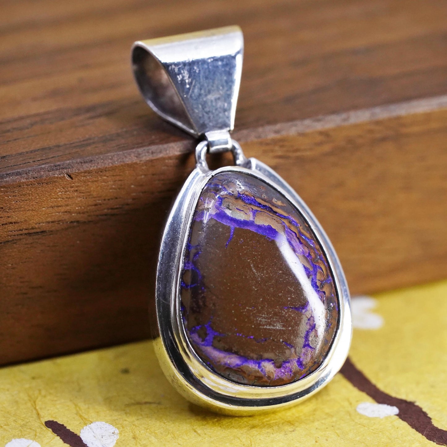 southwestern Native American Sterling 925 silver teardrop pendant opal, elegant