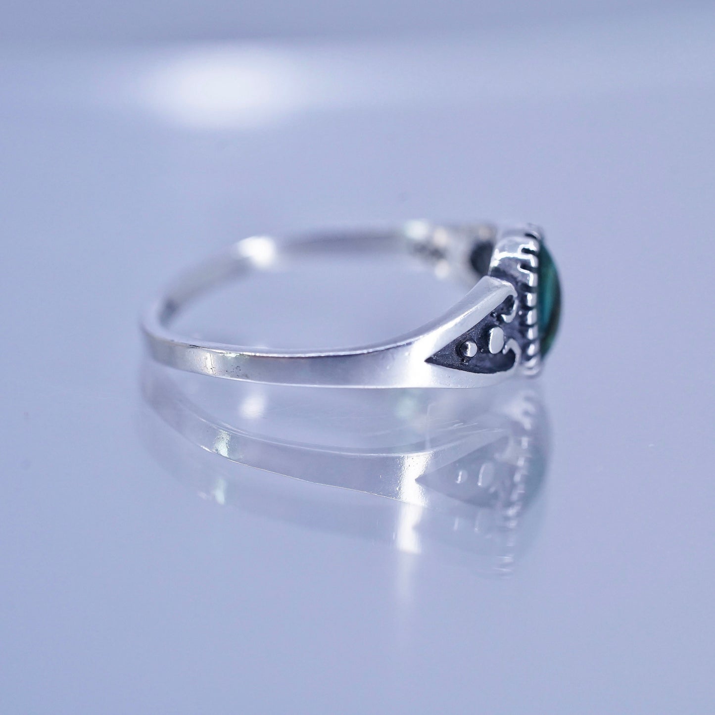 Size 8, southwestern vintage 925 silver handmade ring with abalone