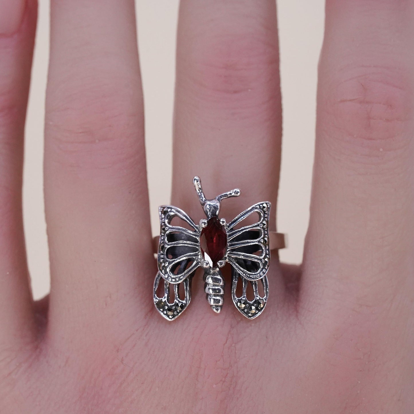 Size 9, VTG Sterling silver ring, 925 filigree butterfly band marcasite garnet