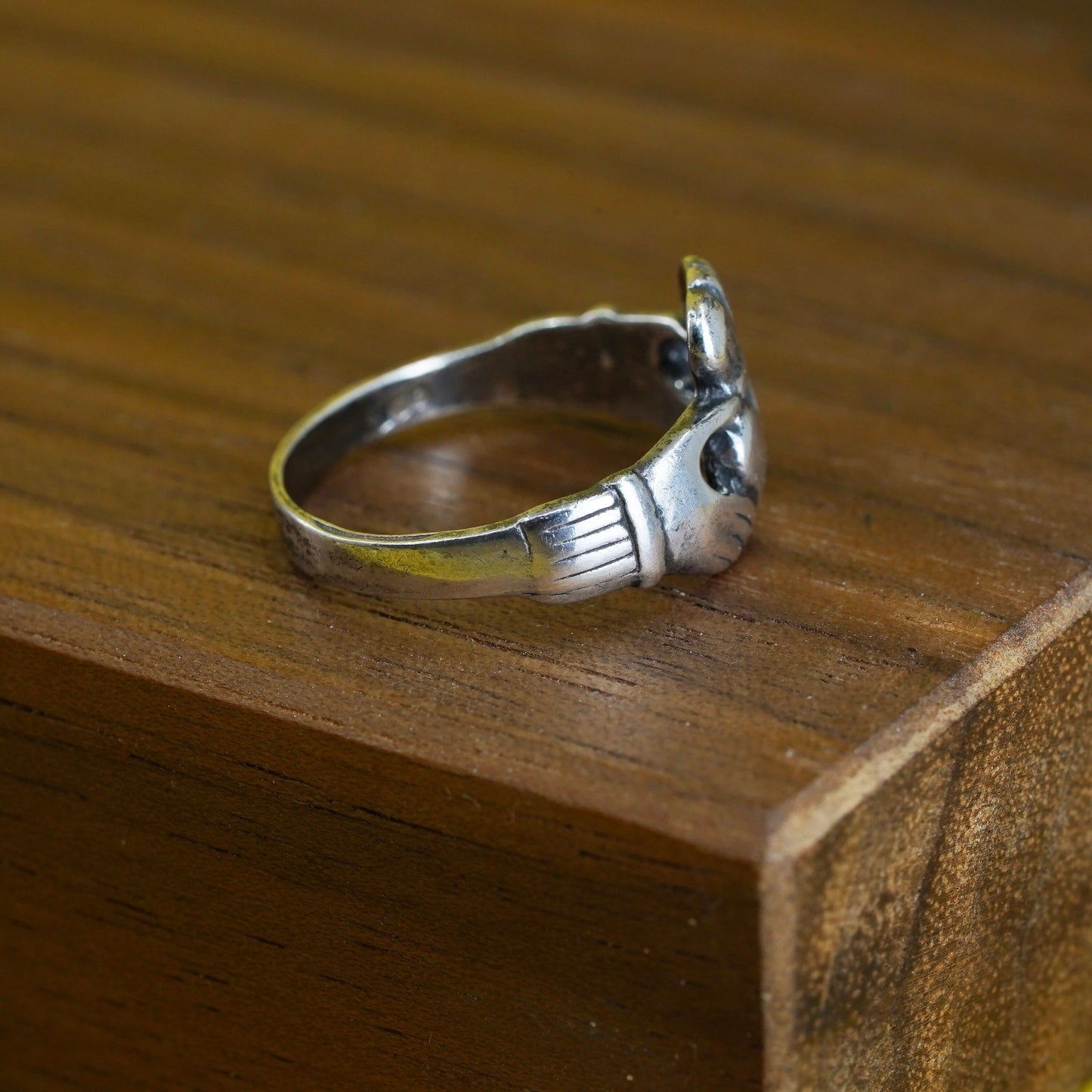 Size 5, irish sterling silver claddagh friendship ring, holding heart 925 band