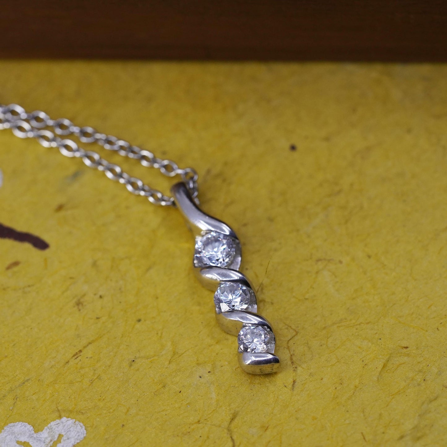 18", vintage Sterling silver necklace, Italy 925 circle chain with cz pendant
