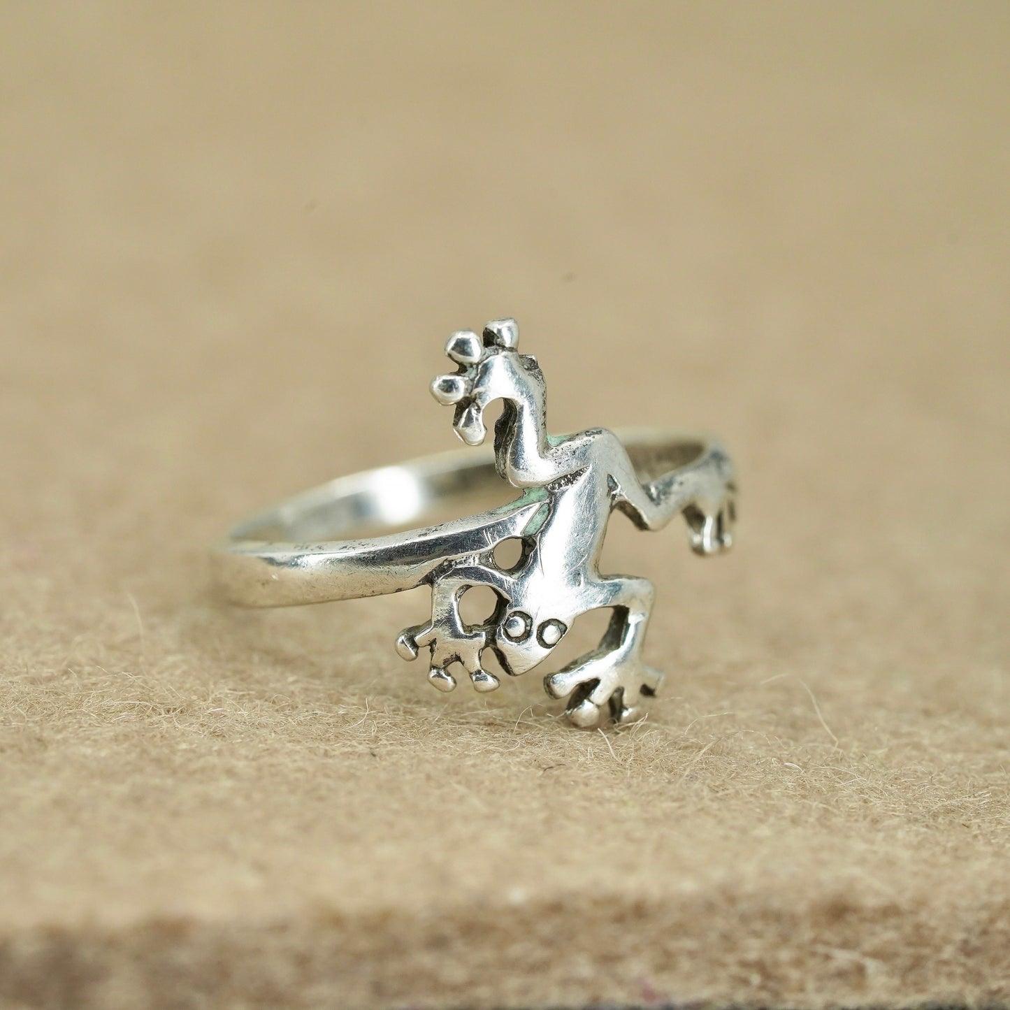 Size 8.5, vintage Mexican Sterling 925 silver handmade frog ring