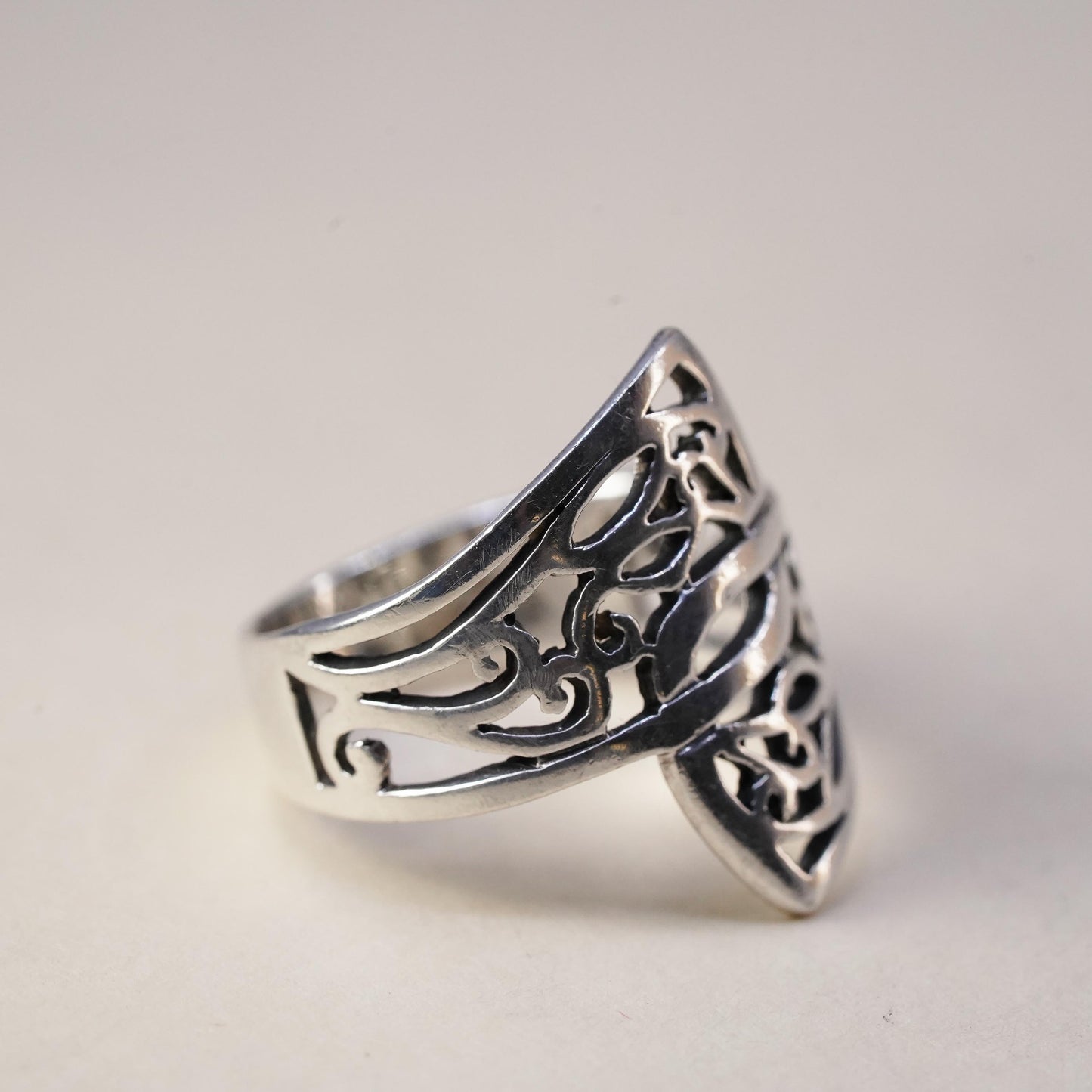 Size 7, vintage Sterling silver handmade ring, 925 band w/ filigree swirl band