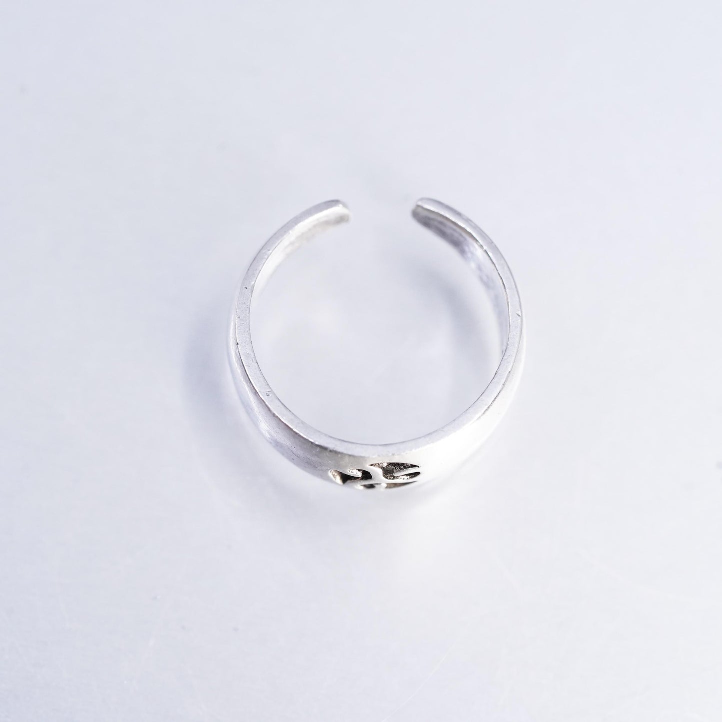 Size 1, vintage southwestern Sterling 925 silver handmade ring, open band
