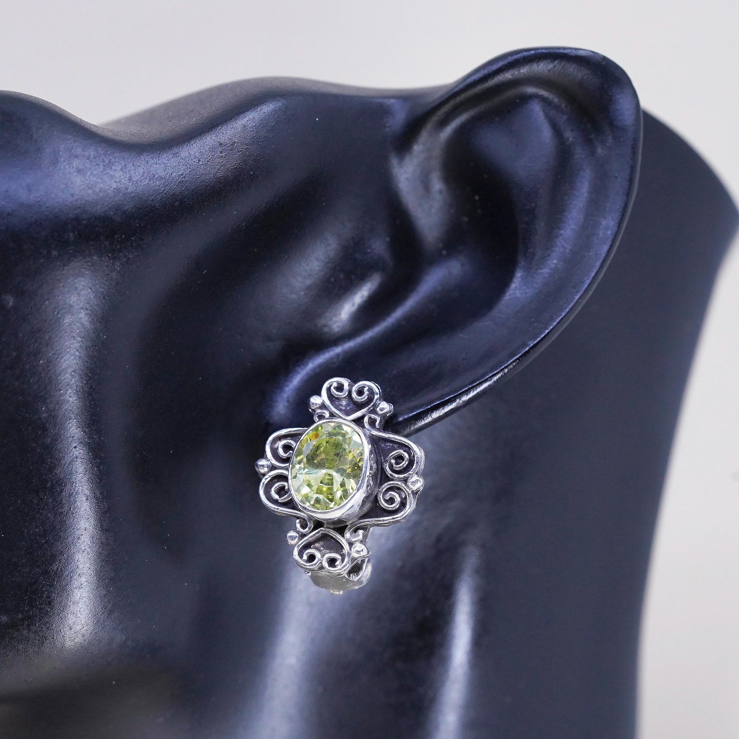 VTG 925 Sterling Silver Peridot handmade Earrings, Oval Green Gemstone Clip On