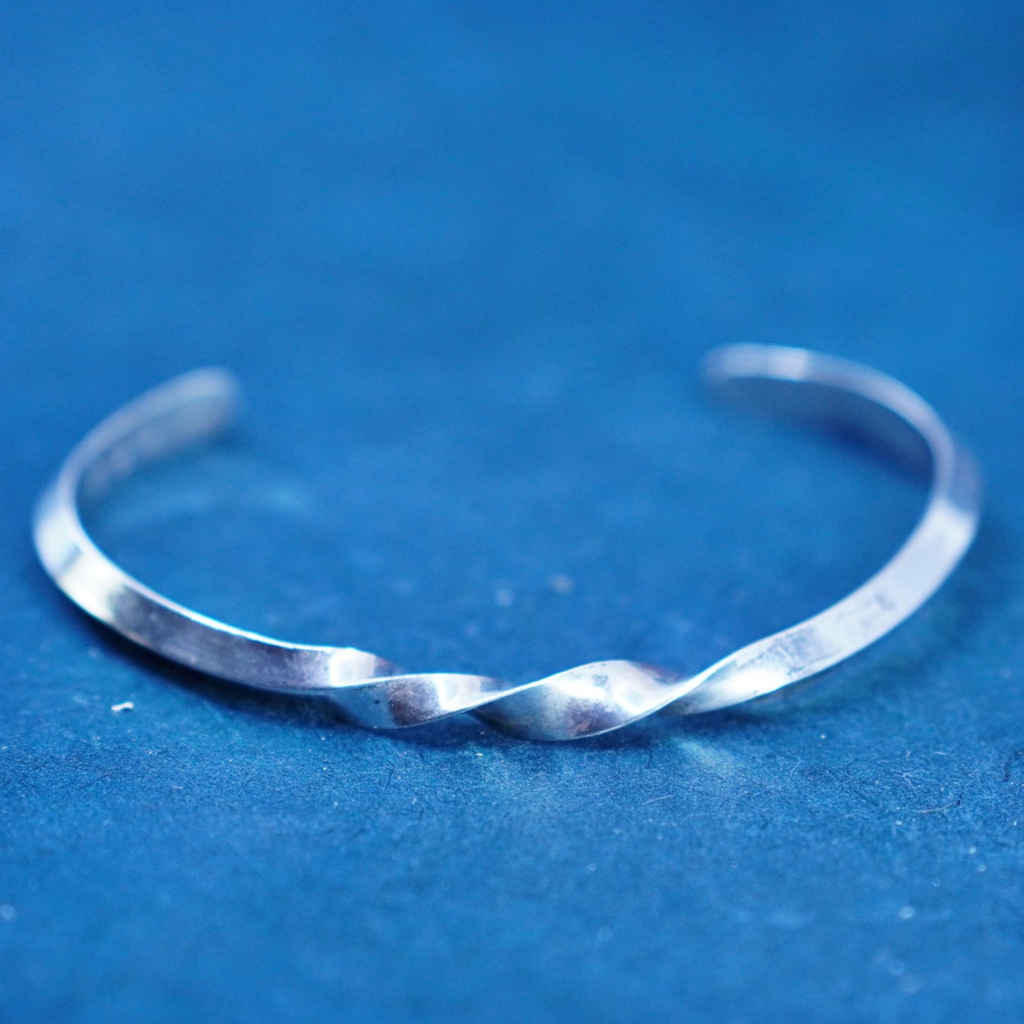 5.75“, REJ Sterling silver handmade wired bracelet, modern 925 twisted cuff