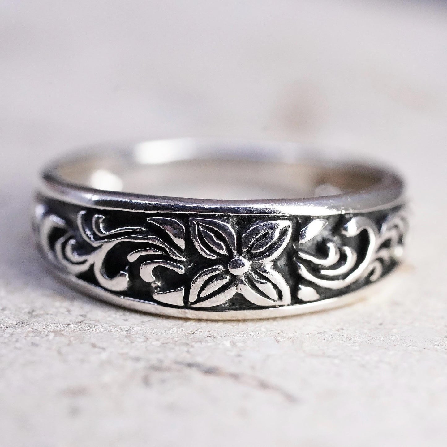Size 7, VTG Sterling silver handmade ring, floral textured 925 stackable band