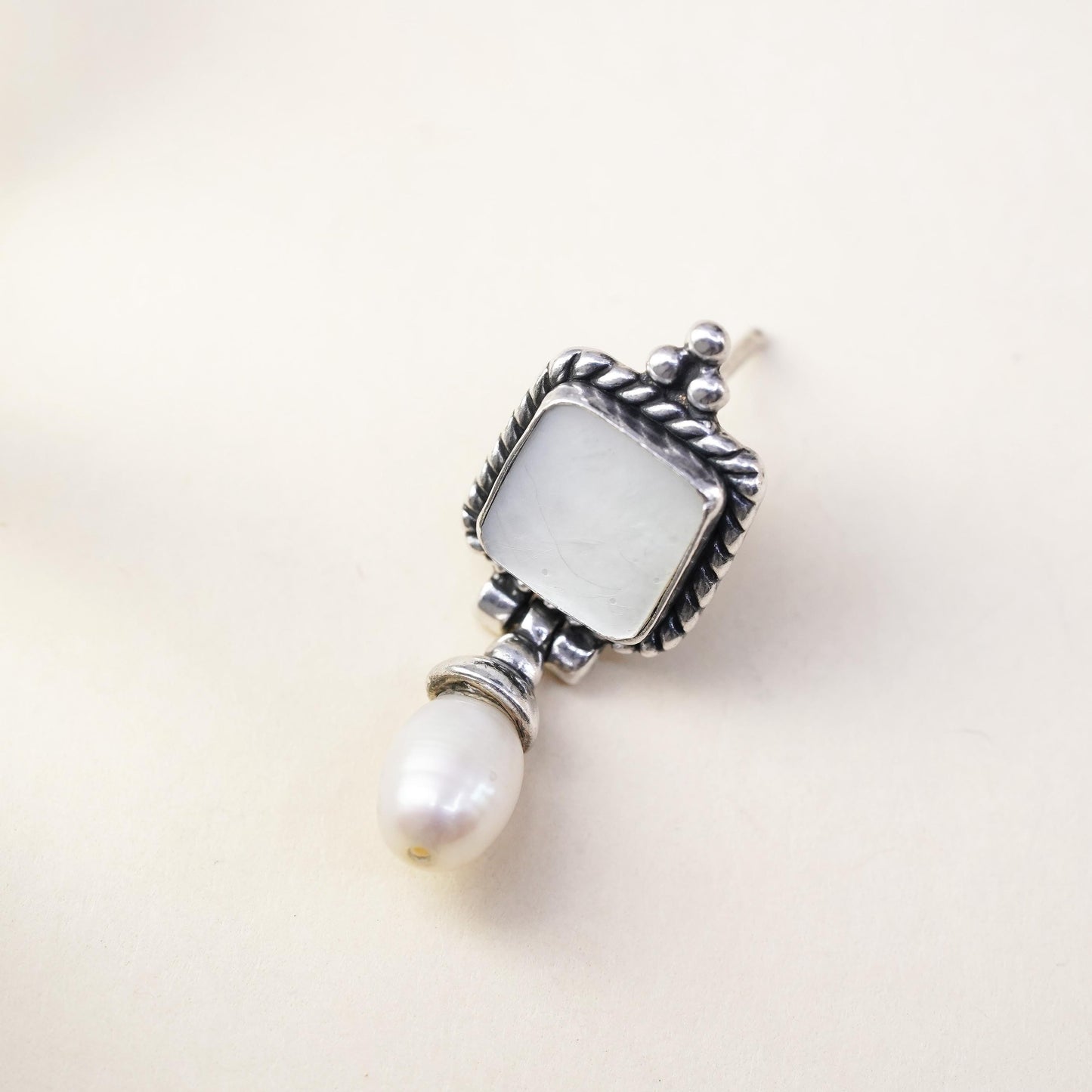 VTG sterling 925 silver single earring with mother of pearl square and pearl