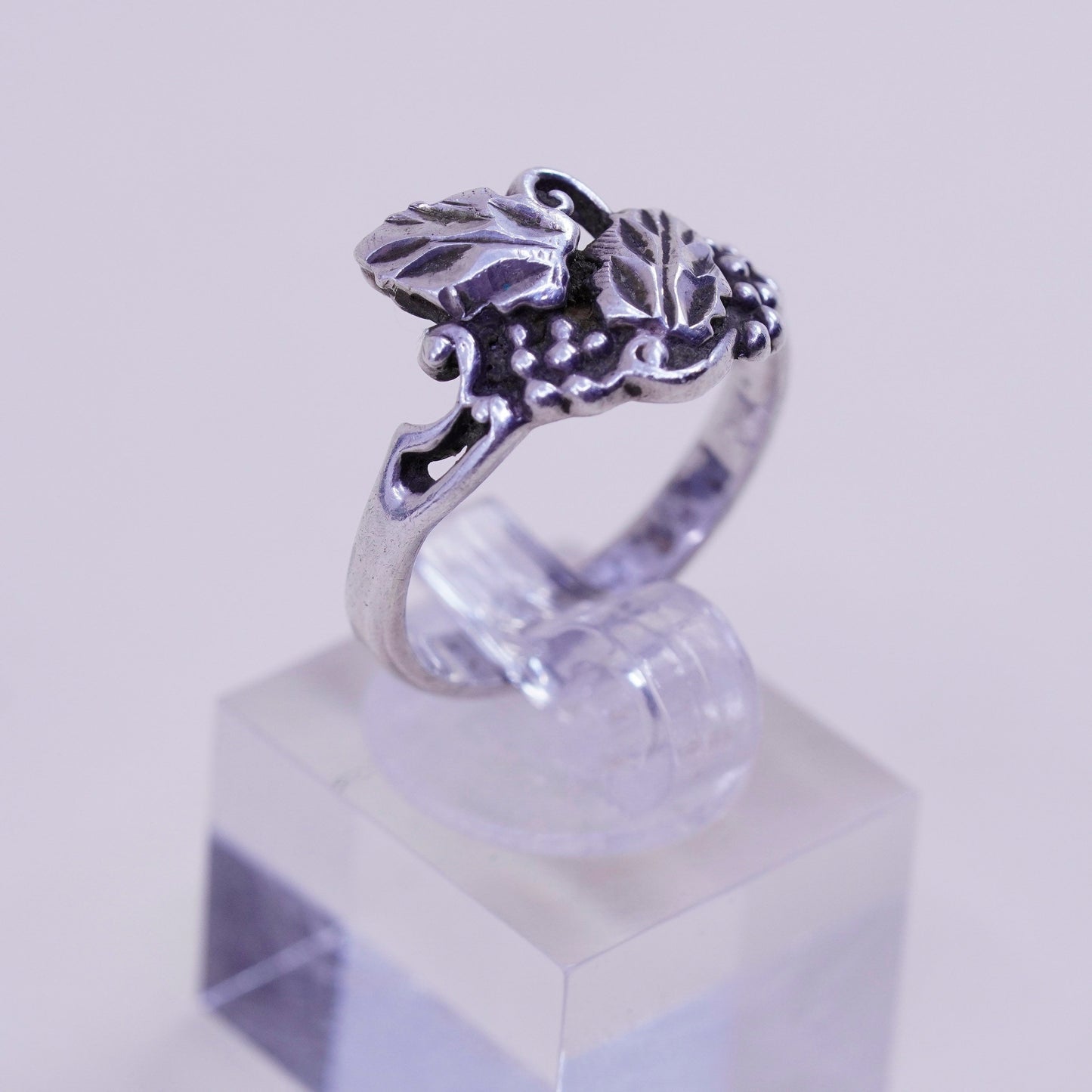 Size 8, Vintage sterling silver handmade ring, 925 grape vines leafy band