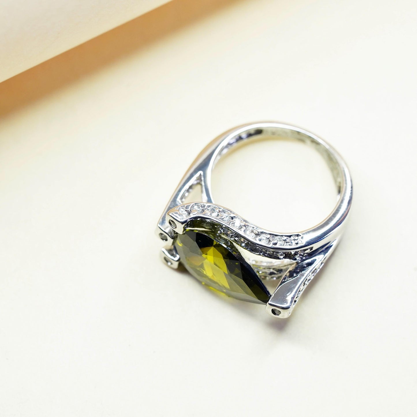 Size 5, Vintage Sterling 925 silver ring with teardrop olive green quartz cz