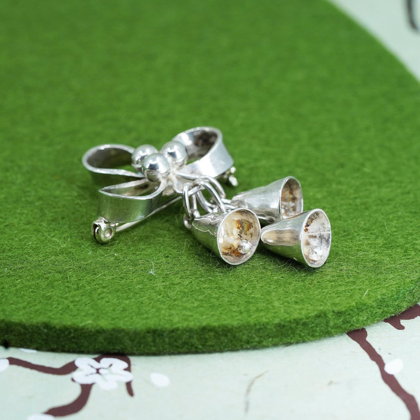 Vintage Mexican Sterling silver handmade brooch, 925 ribbon bow tie chime bell