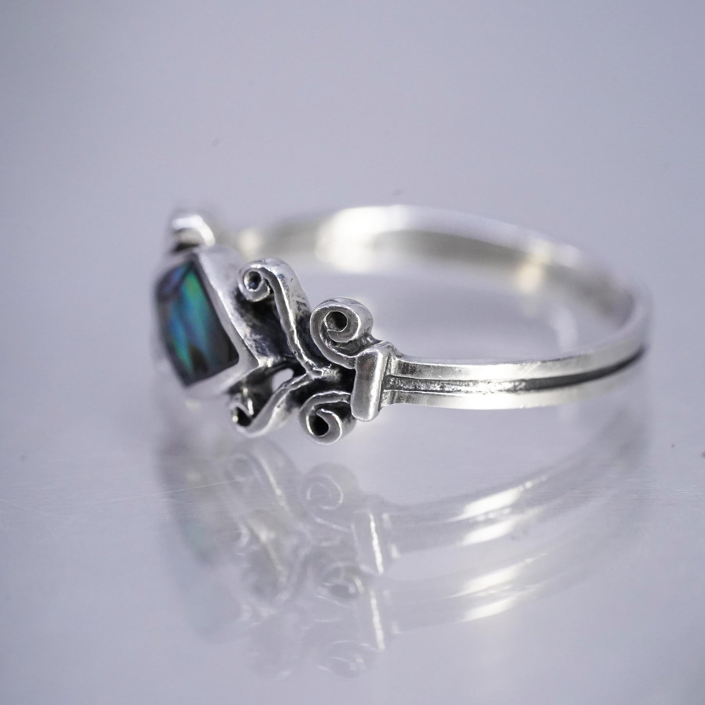 Size 7, southwestern vintage 925 silver handmade ring with abalone inlay