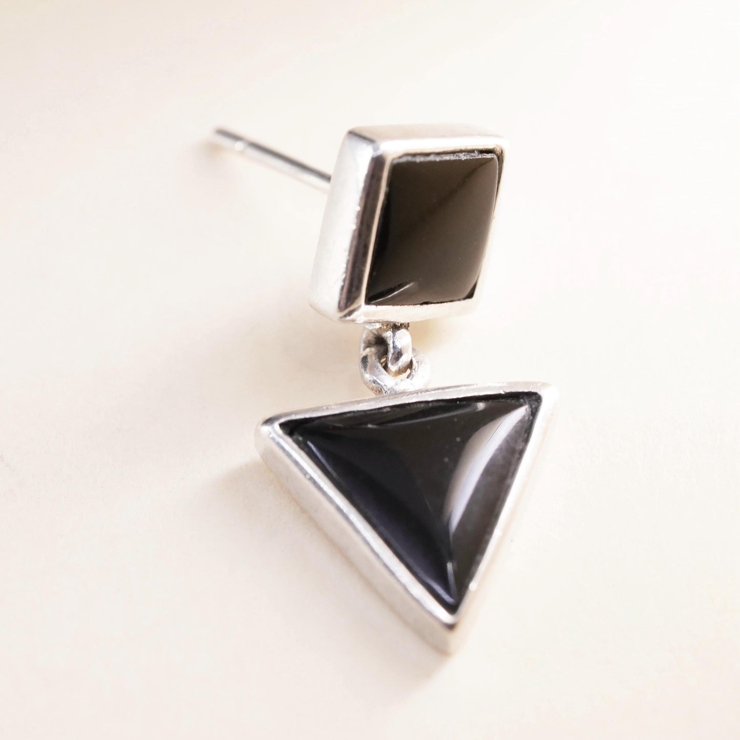 Native American Quoc QT single earring. Sterling 925 silver stud triangle onyx