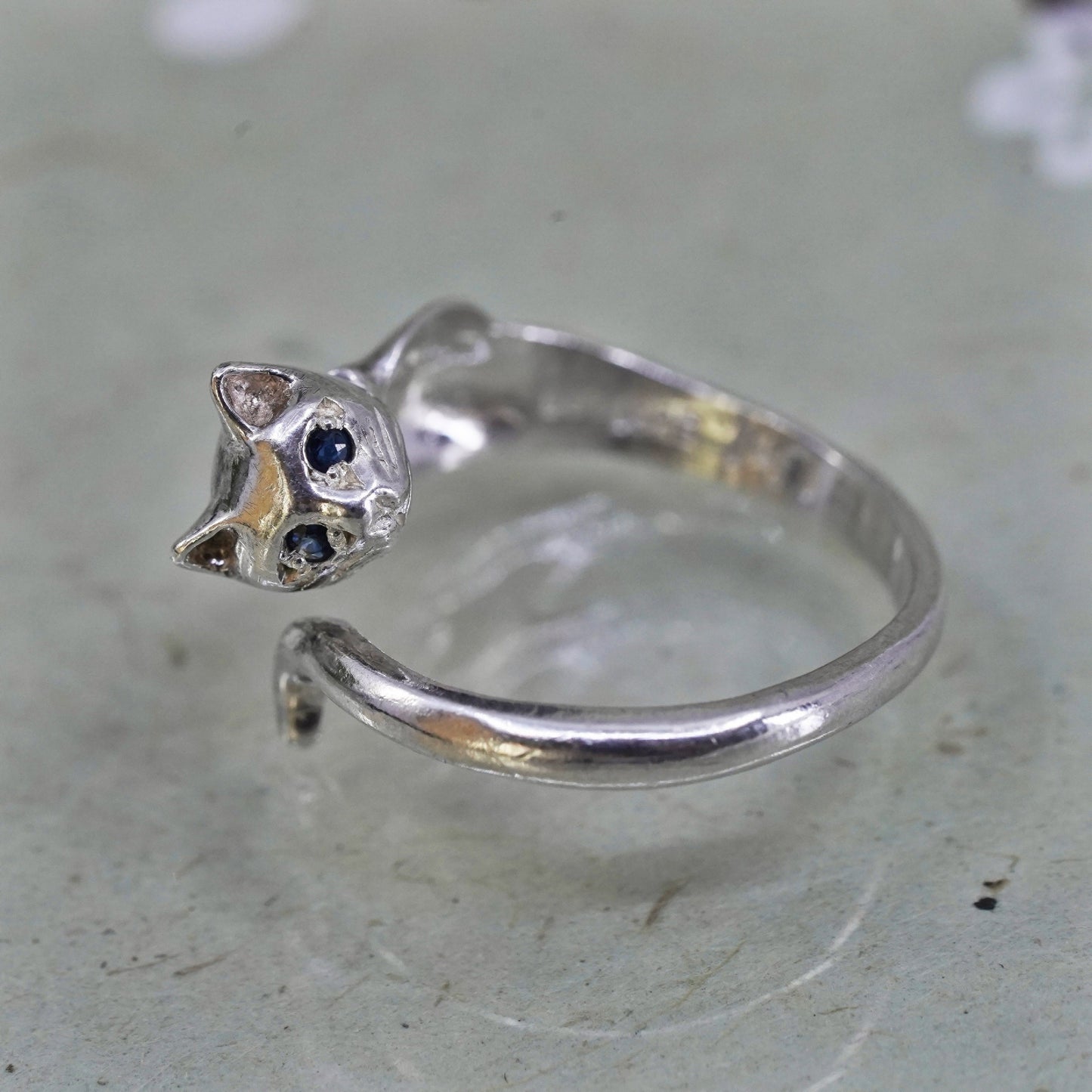 Size 7.5, vintage sterling silver handmade ring. 925 silver cat band
