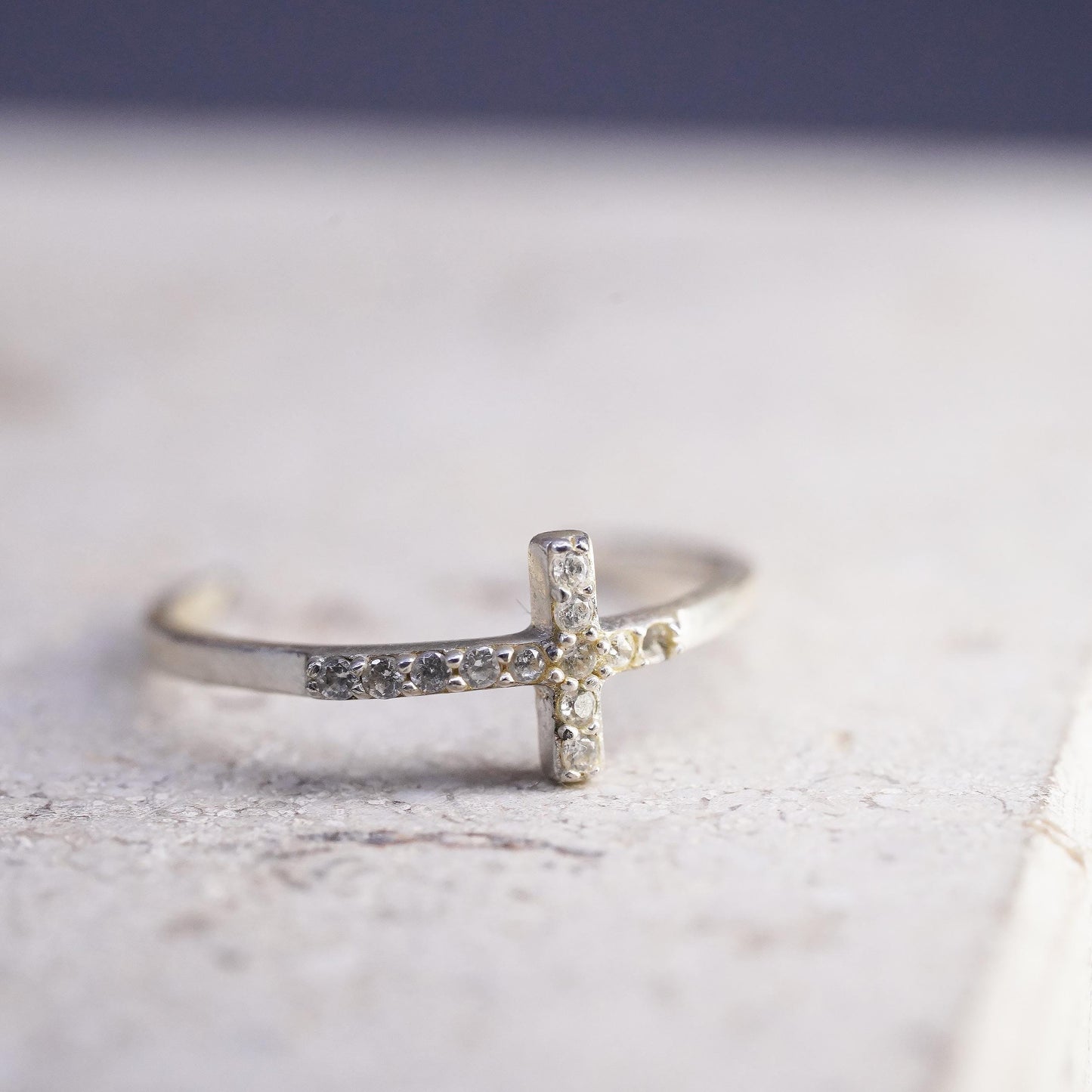 Size adjustable, vintage sterling 925 silver ring with cluster Cz, cross band