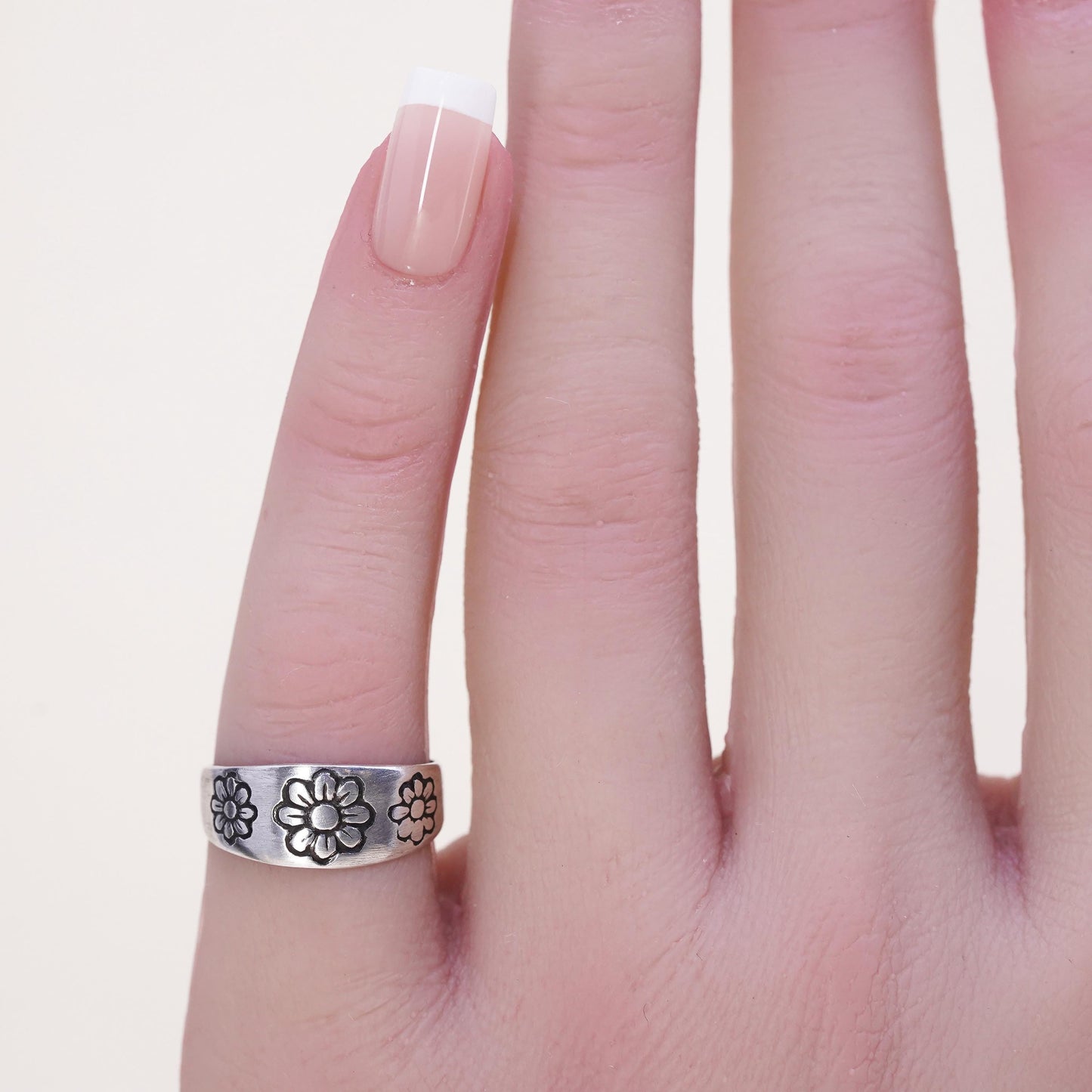 Size 4, vintage Sterling silver handmade ring, 925 filigree band with flower