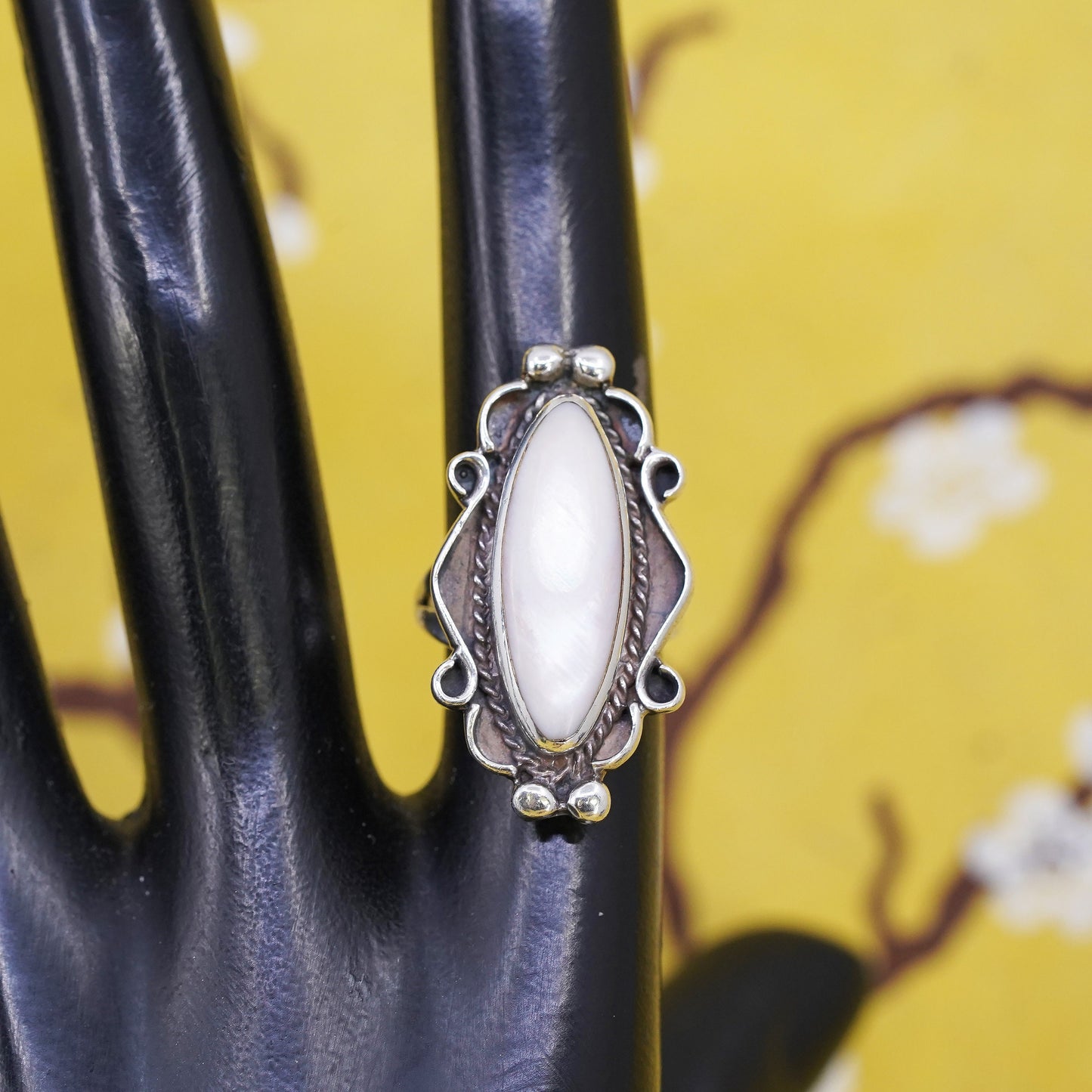 Size 5, Sterling 925 silver ring, jewelry, southwestern white mother of pearl