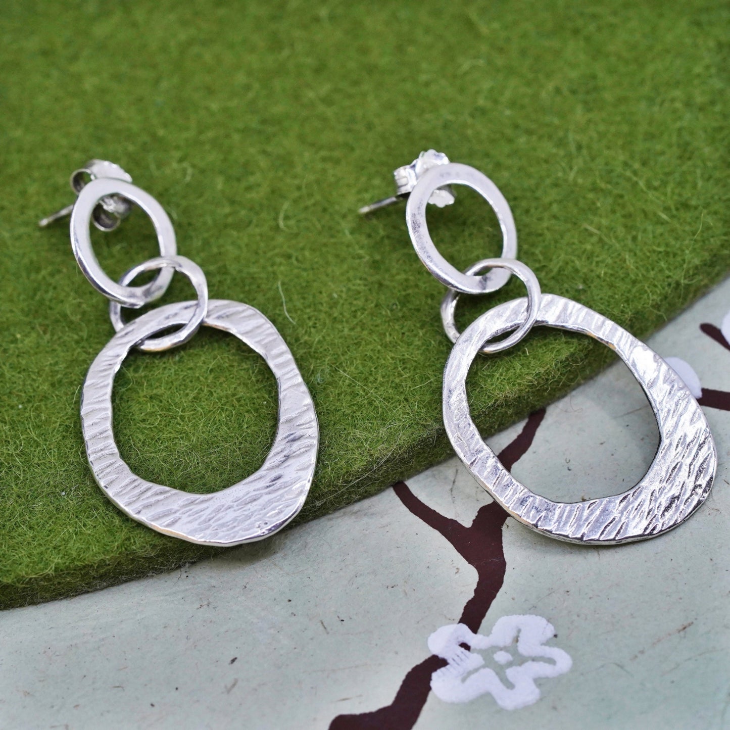 Retired Silpada Sterling 925 Silver Hammered entwined circle Earrings