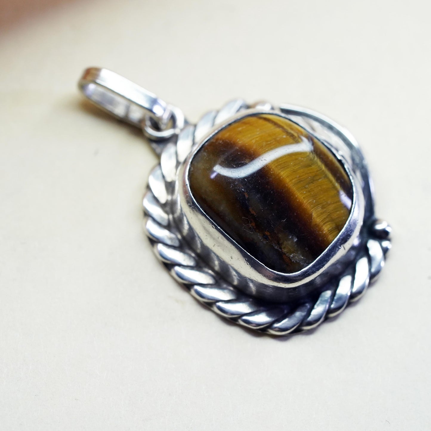 Vintage southwestern sterling 925 silver pendant with golden tiger eye feather