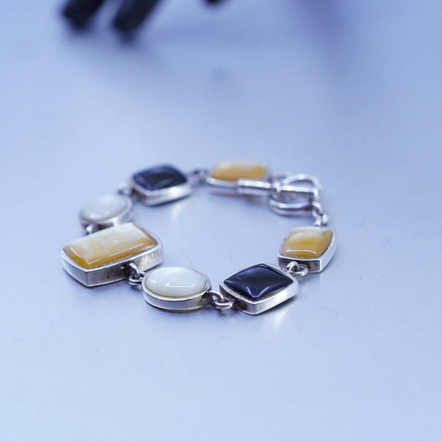 6.75”, VTG sterling 925 silver bracelet w/ black onyx golden mother of pearl