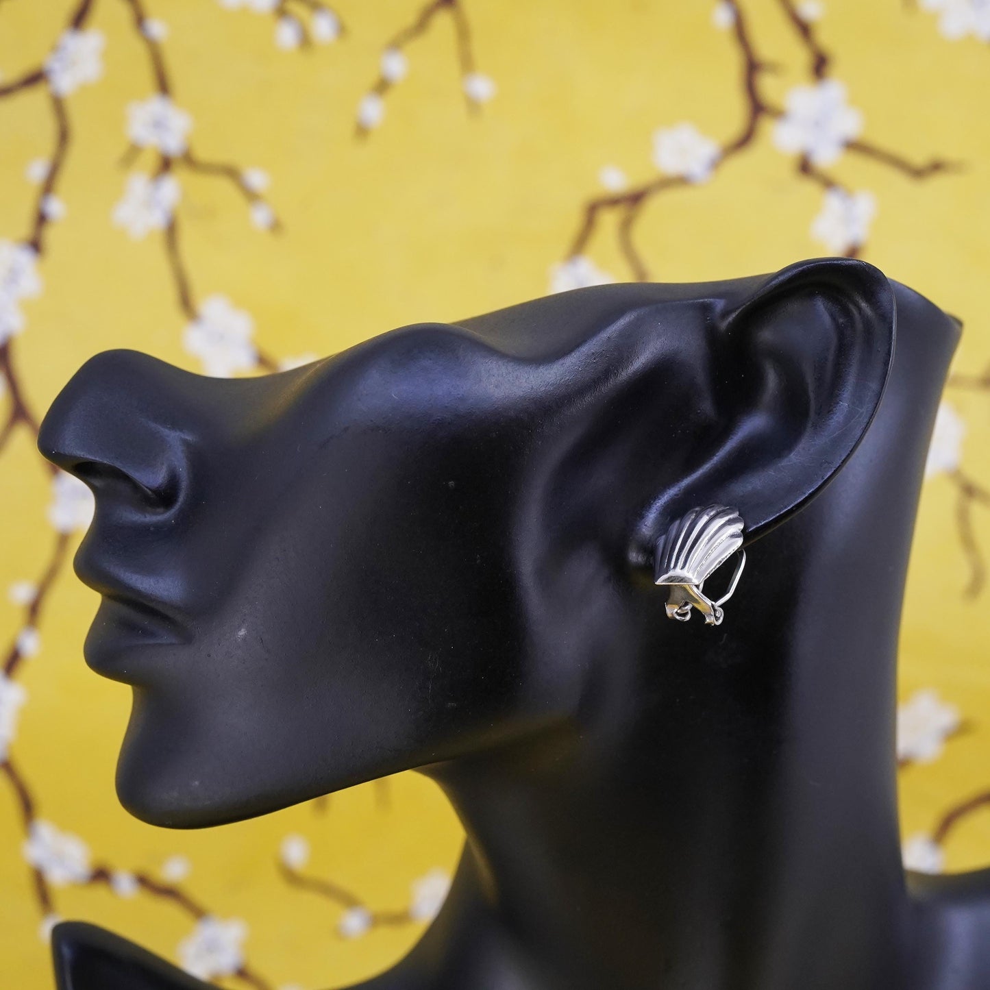 Vintage jewelry, Sterling 925 silver handmade shell clip on, earrings