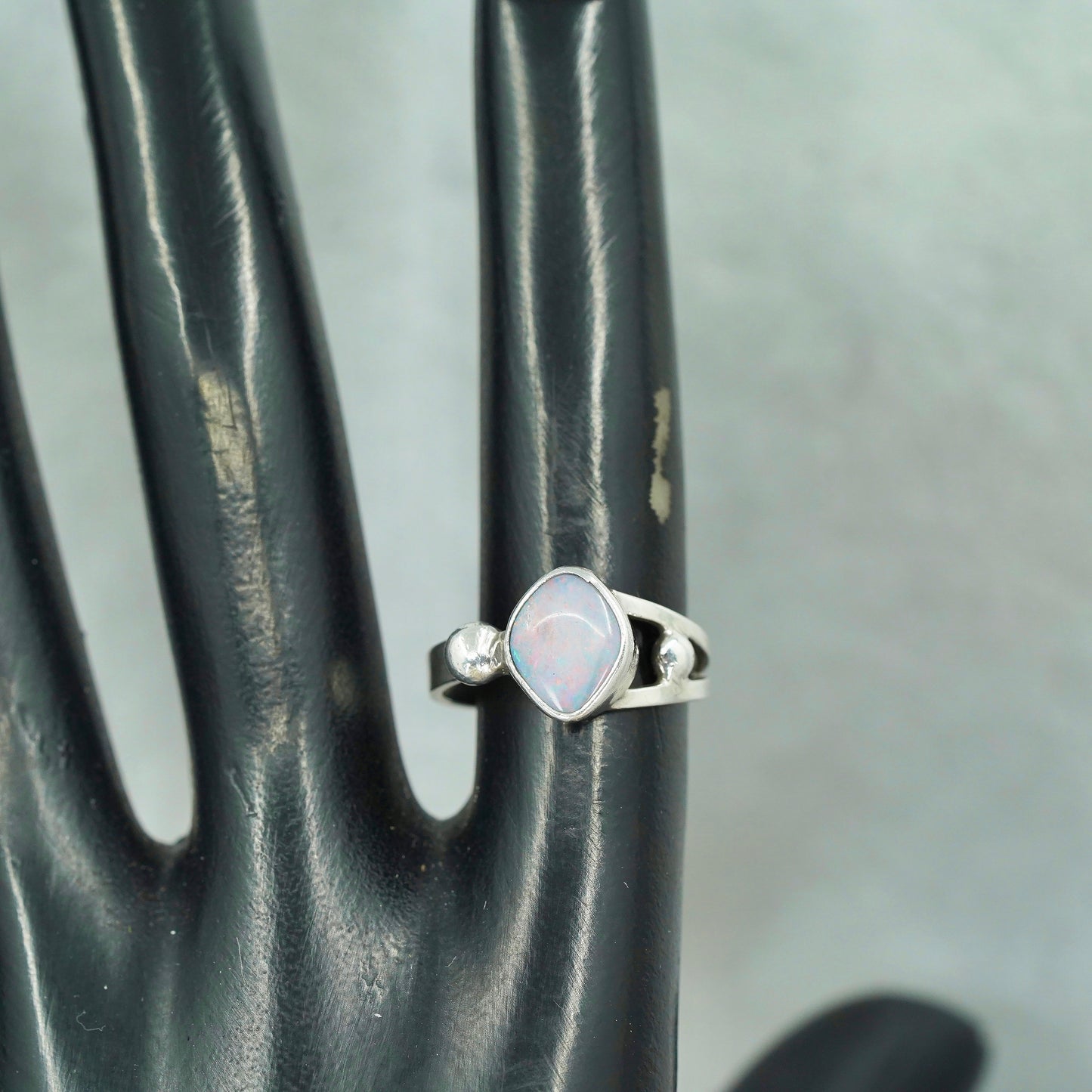 Size 6, vintage southwestern Sterling 925 silver handmade ring with opal