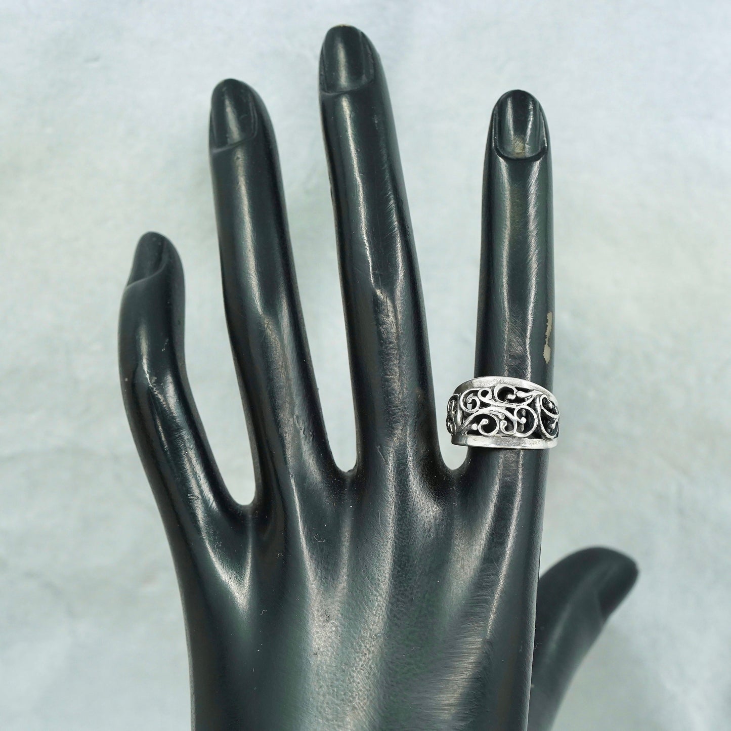 Size 5.75, vintage southwestern Sterling 925 silver ring, beads vines band