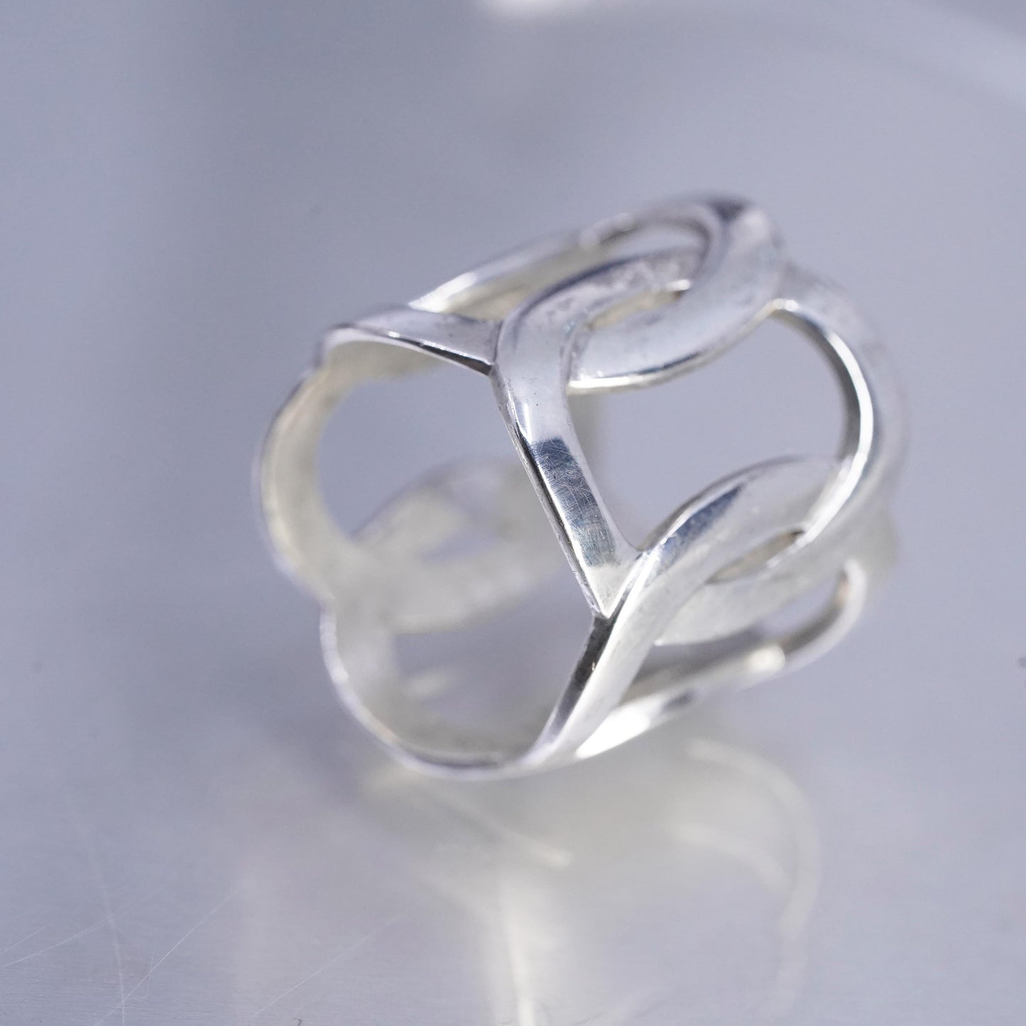 Size 8, vintage southwestern Sterling 925 silver ring, entwined wide chain band