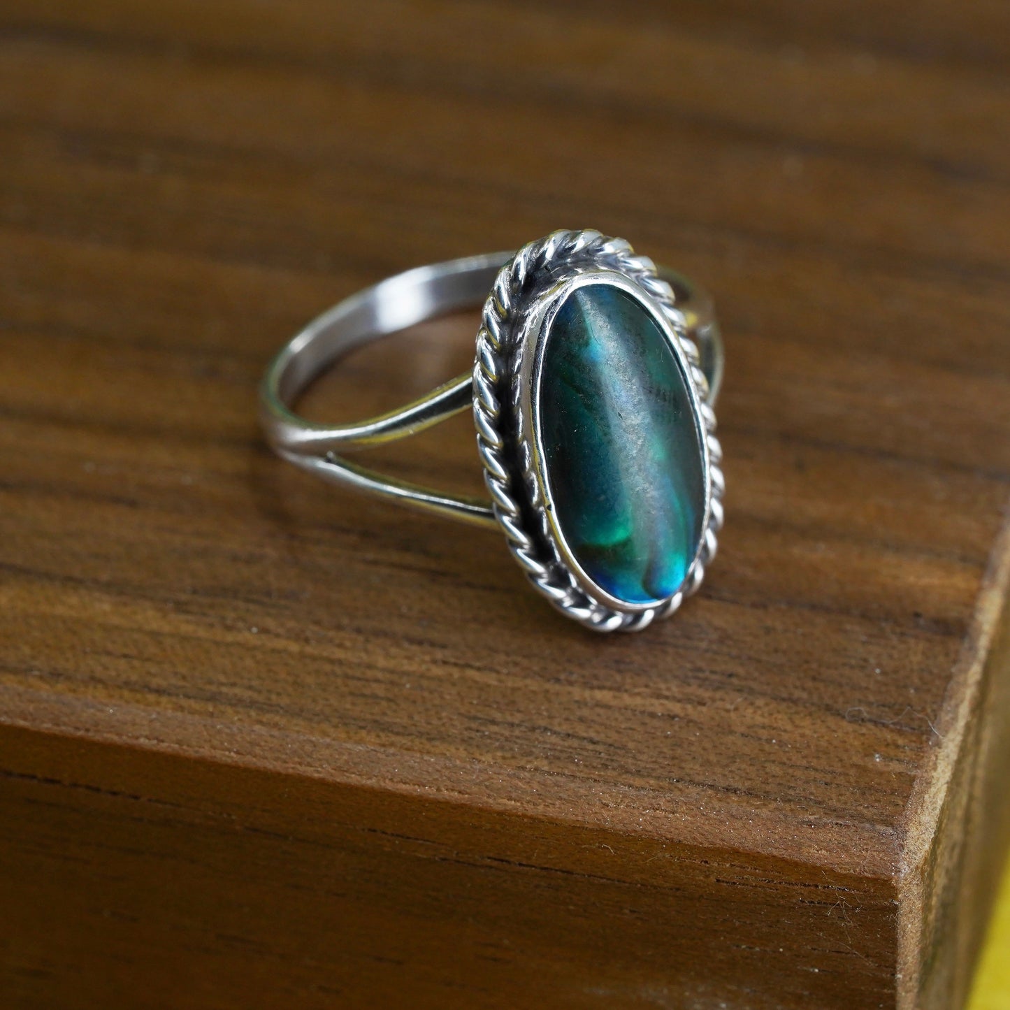 Size 7, Native American Thomas Singer sterling silver ring, 925 band w/ abalone