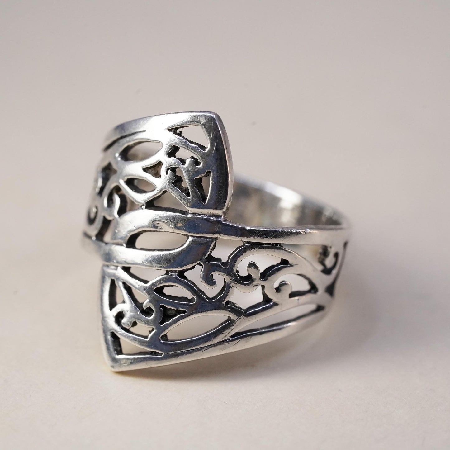 Size 7, vintage Sterling silver handmade ring, 925 band w/ filigree swirl band