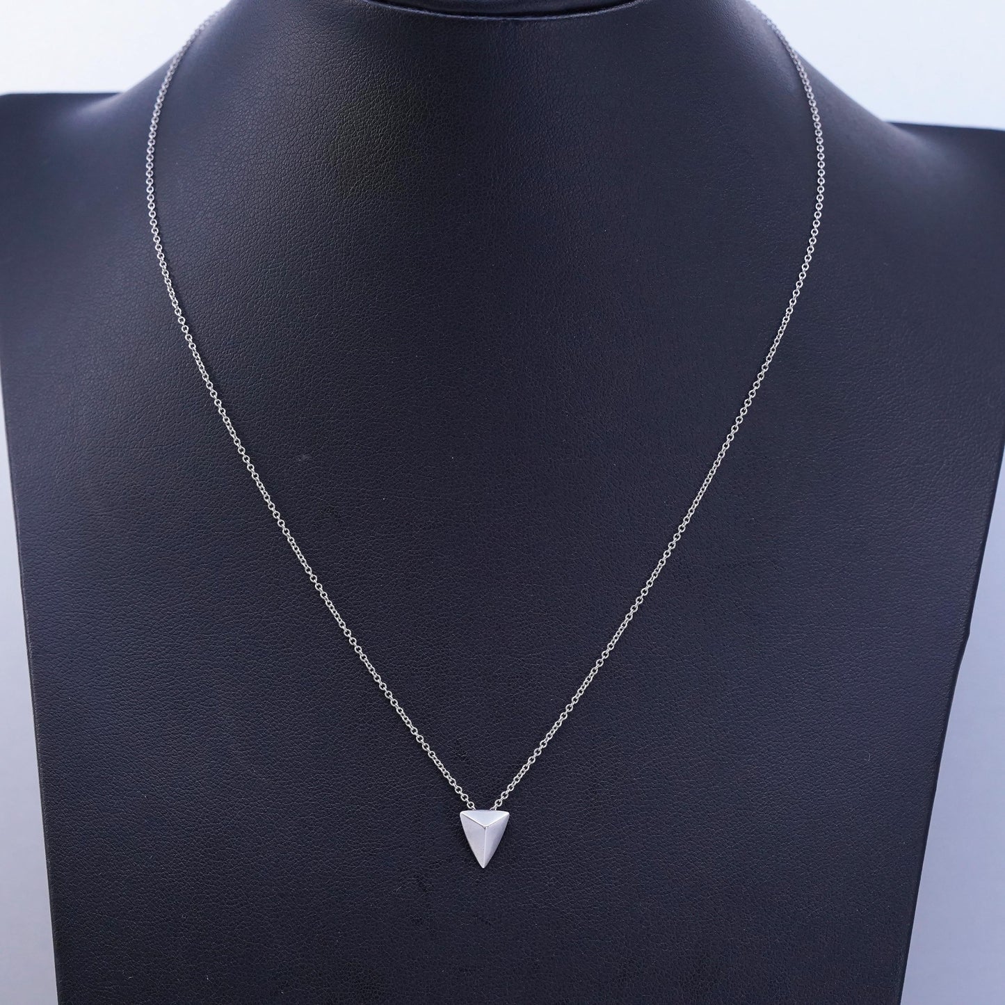 16”, vintage Sterling 925 silver circle chain necklace with triangular pendant