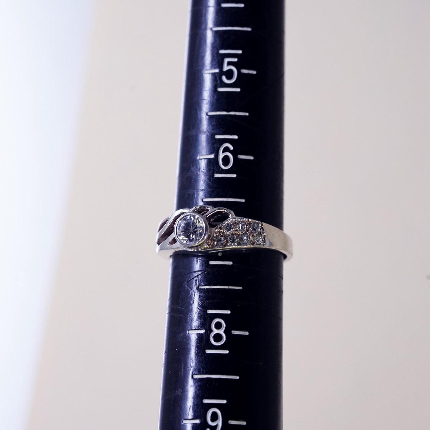 Size 7, Sterling 925 silver ring with round cut CZ and cluster cz