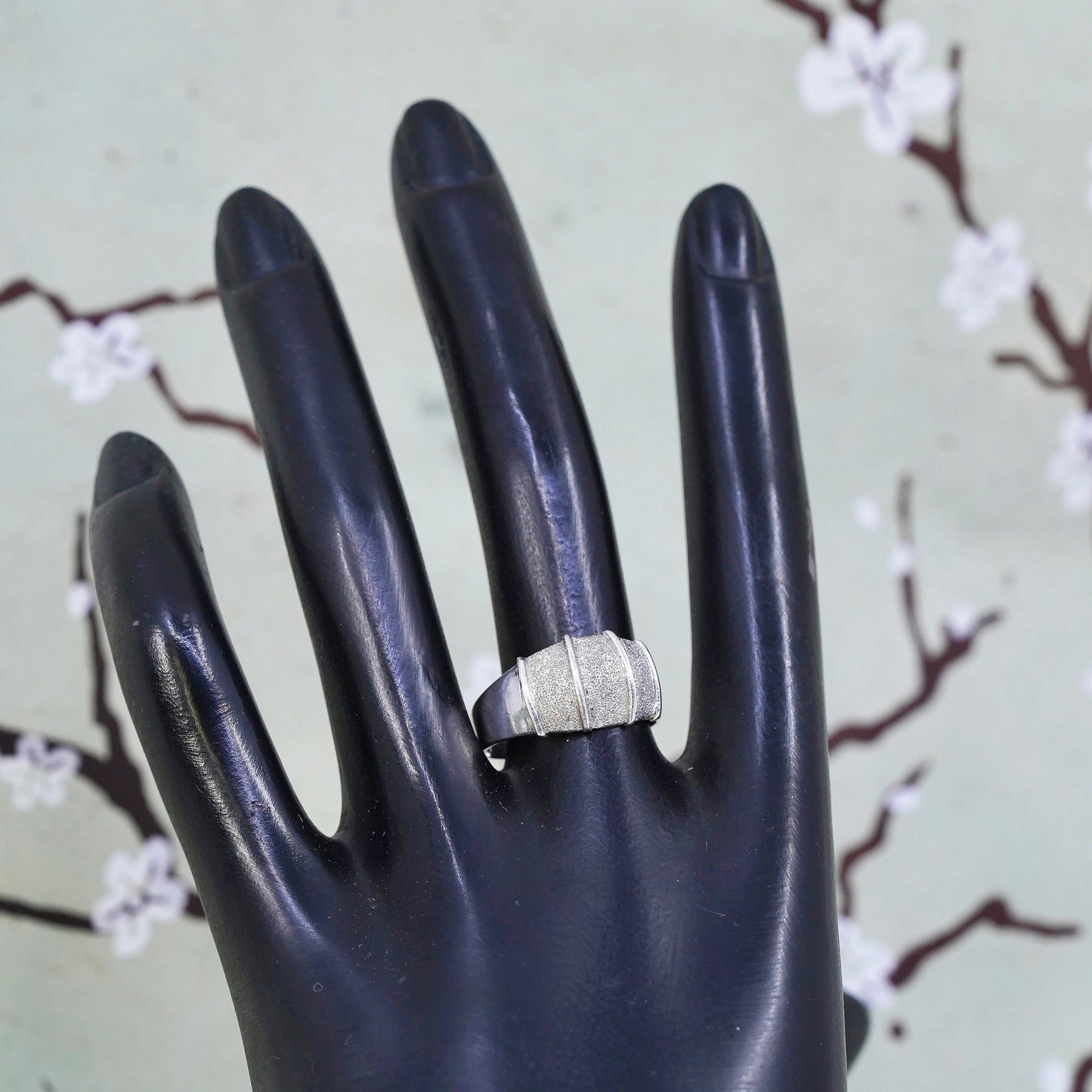 Size 8, vintage sterling silver handmade ribbed ring, glittering 925 wide band