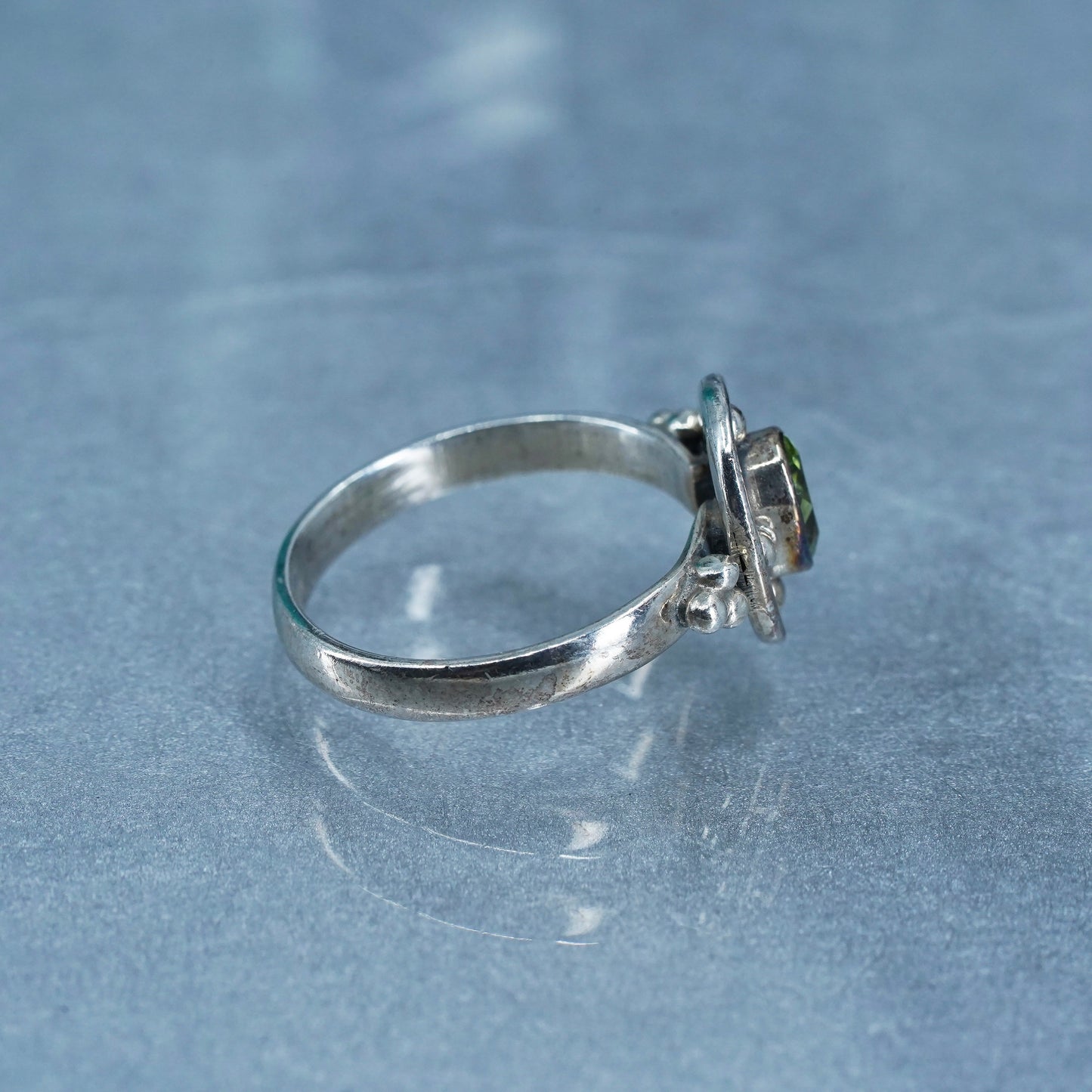 Size 7, vintage Sterling 925 silver handmade ring with peridot