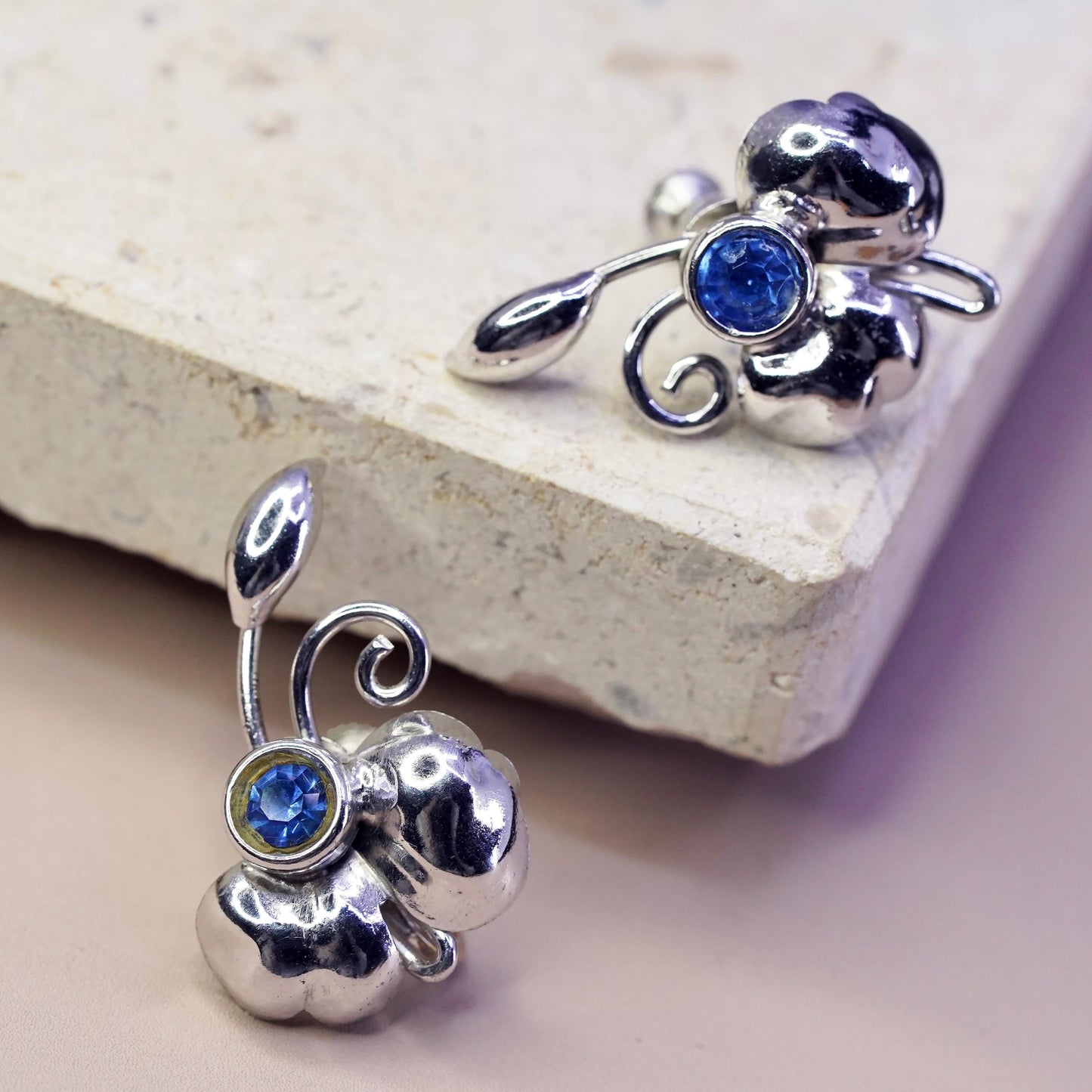 Vintage Sterling 925 silver screw back flower earrings with blue Rhinestone