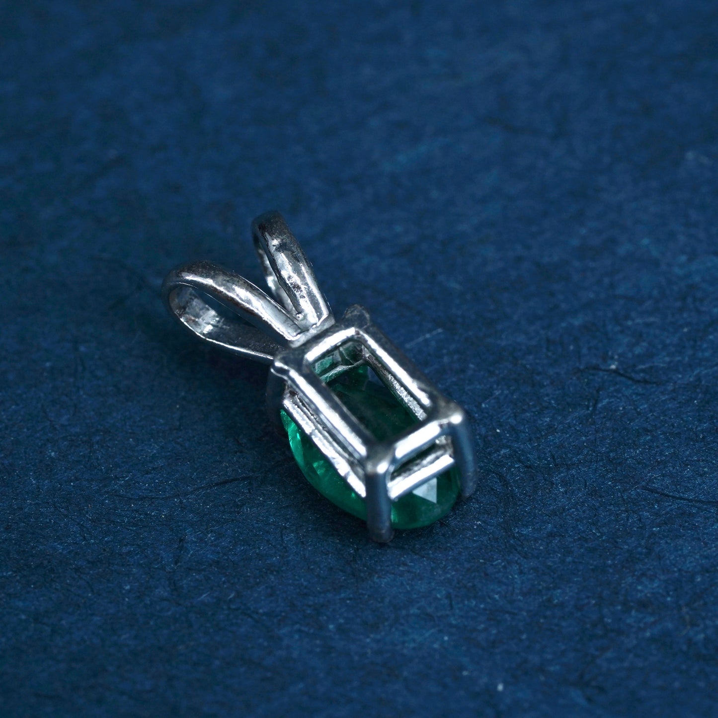 Vintage Sterling 925 silver handmade tiny pendant with emerald