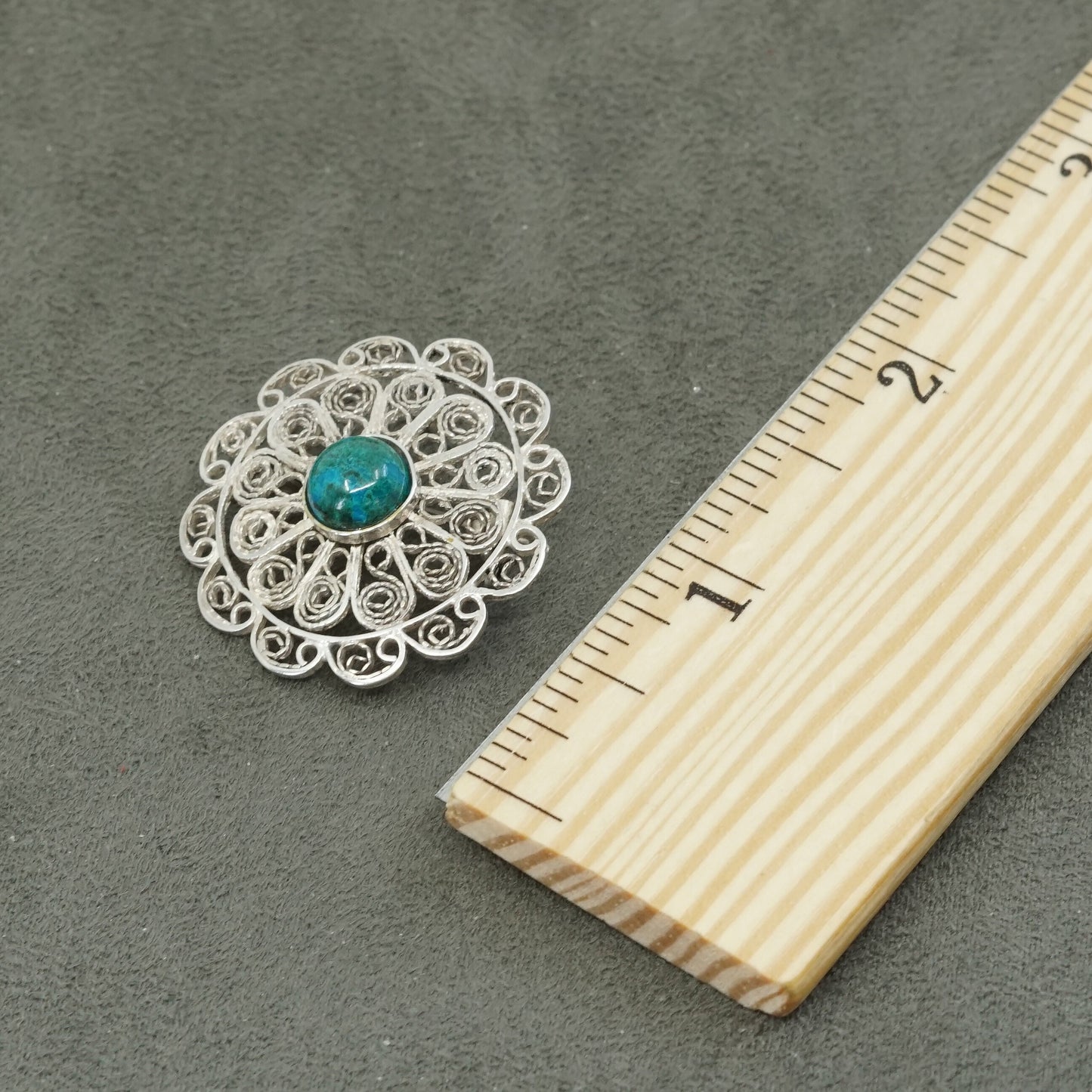 Vintage handmade sterling silver round shaped filigree floral brooch turquoise