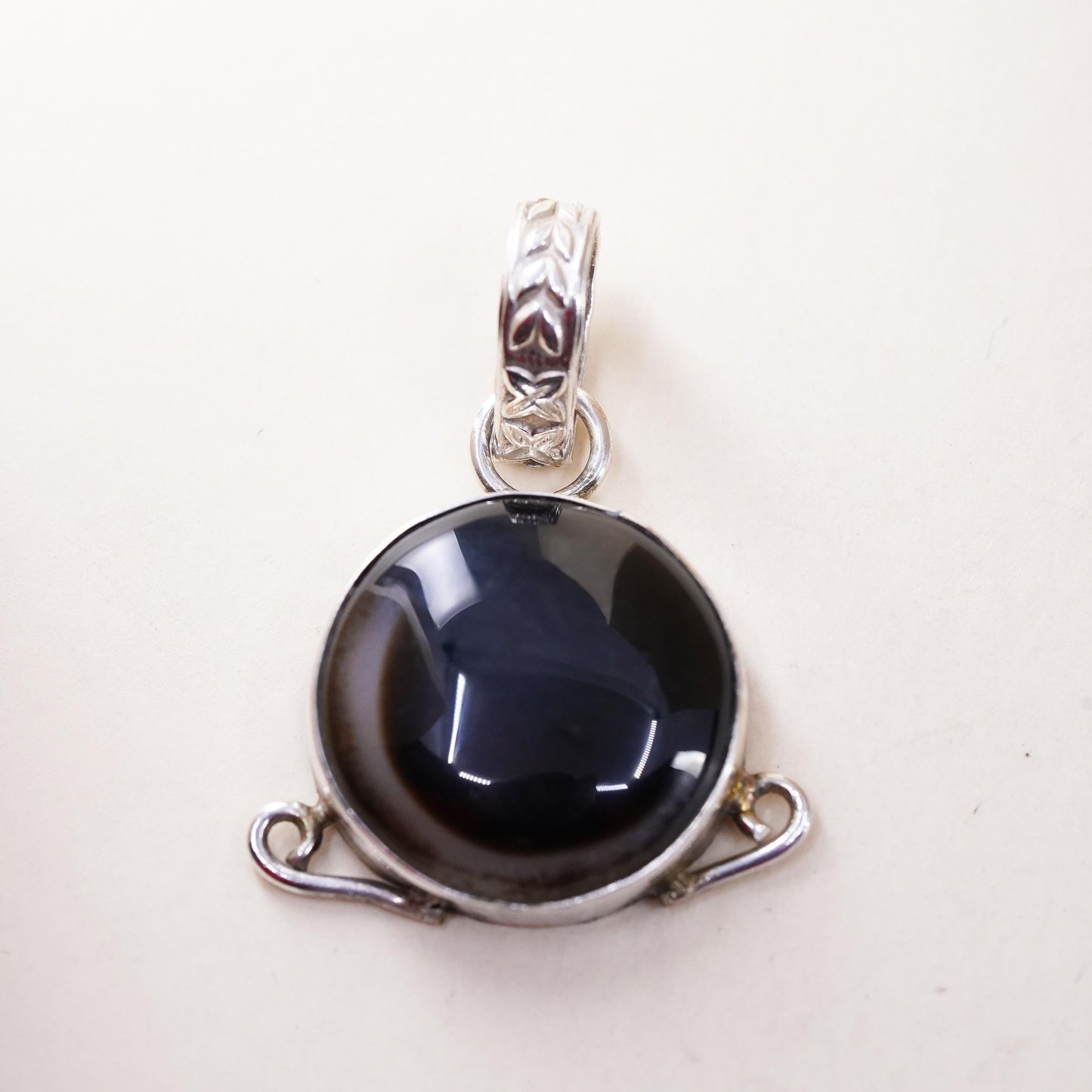 vintage handmade sterling silver pendant, Mexican 925 circle with agate