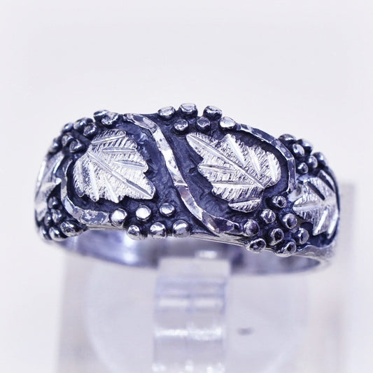 Size 7.25, Wheeler jewelry Sterling silver ring, 925 band w/ grape vine leaves
