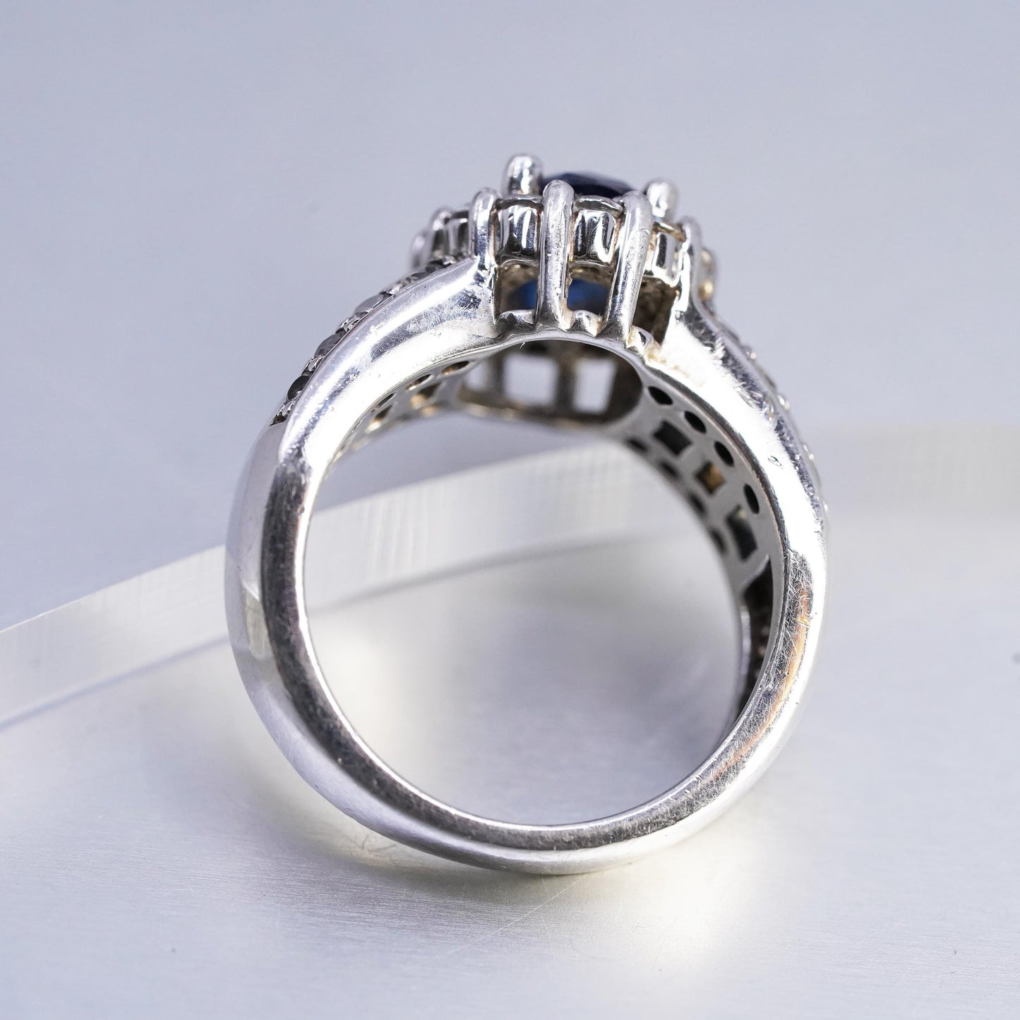 size 6, Vintage Sterling Silver Ring, 925 Ring oval blue Sapphire glass cz