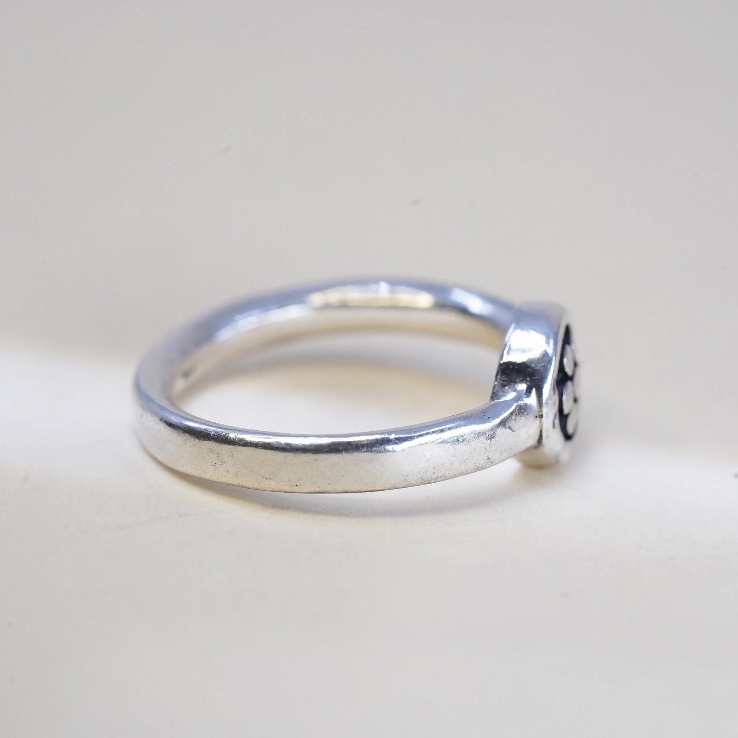 Size 6.5, VTG 925 Sterling Silver Dot Ring, Circle Disc, flower Band, Jewelry