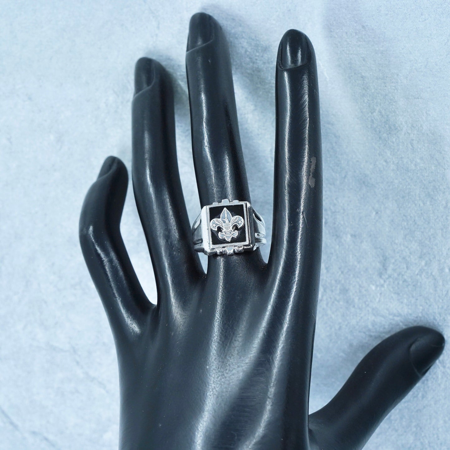 Size 7.75, French symbol the fleur-de-lis sterling 925 silver statement ring