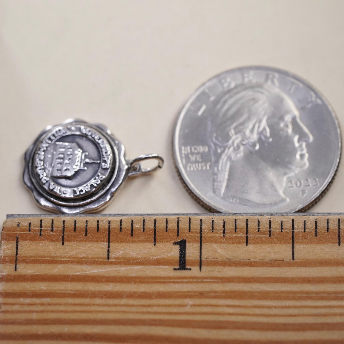 sterling world traveler pendant, 925 The Governor's Palace Williamsburg VA tag