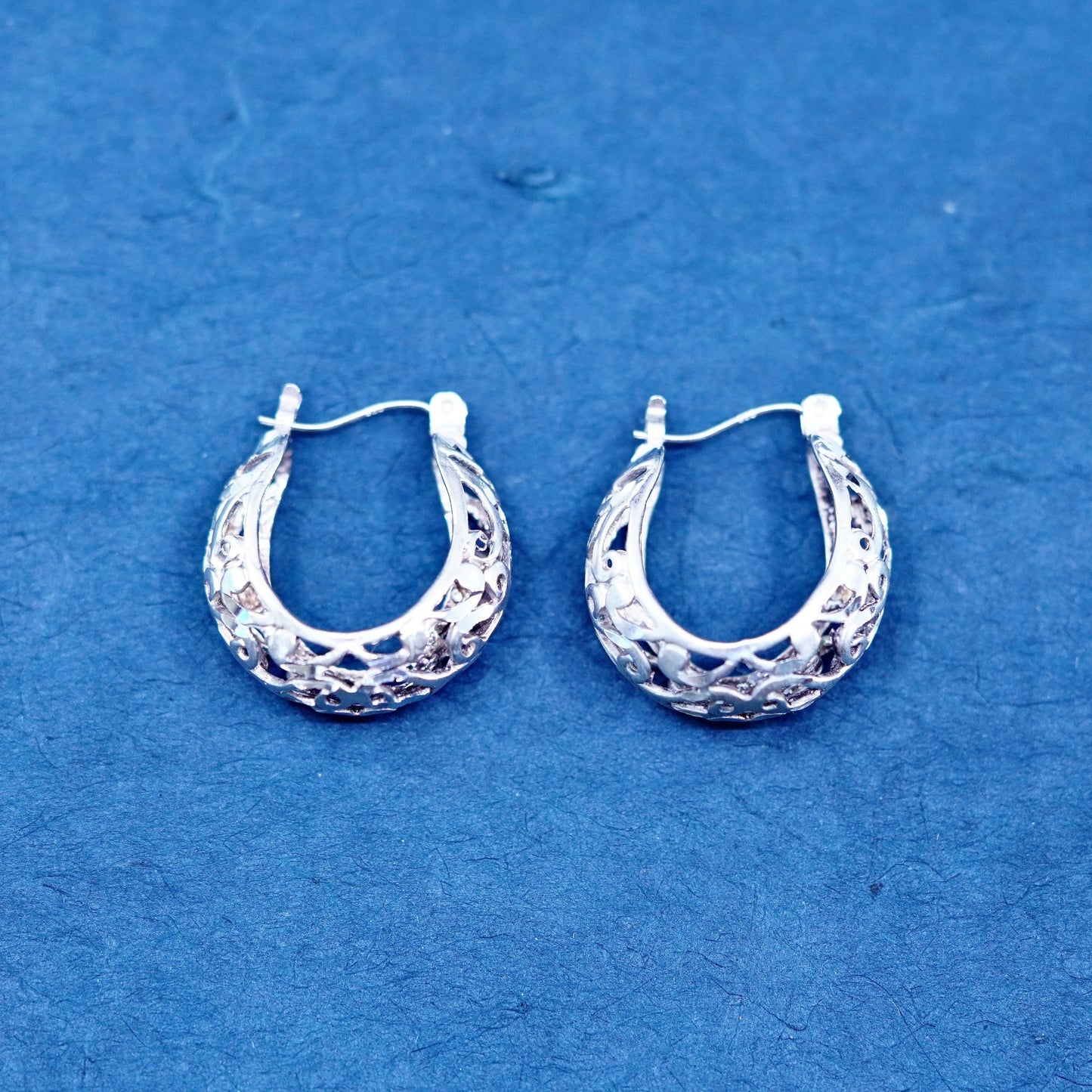0.75”, Vintage Sterling silver handmade earrings, 925 filigree hoops Huggie