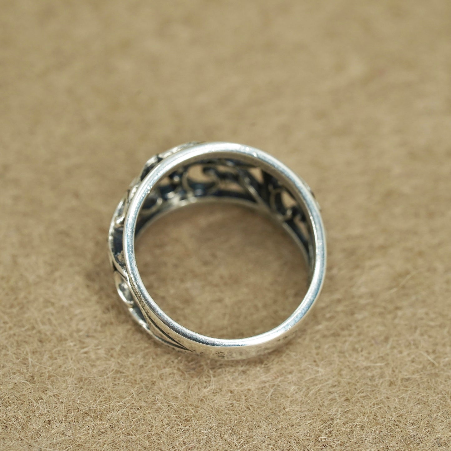 Size 5.75, vintage southwestern Sterling 925 silver ring, beads vines band
