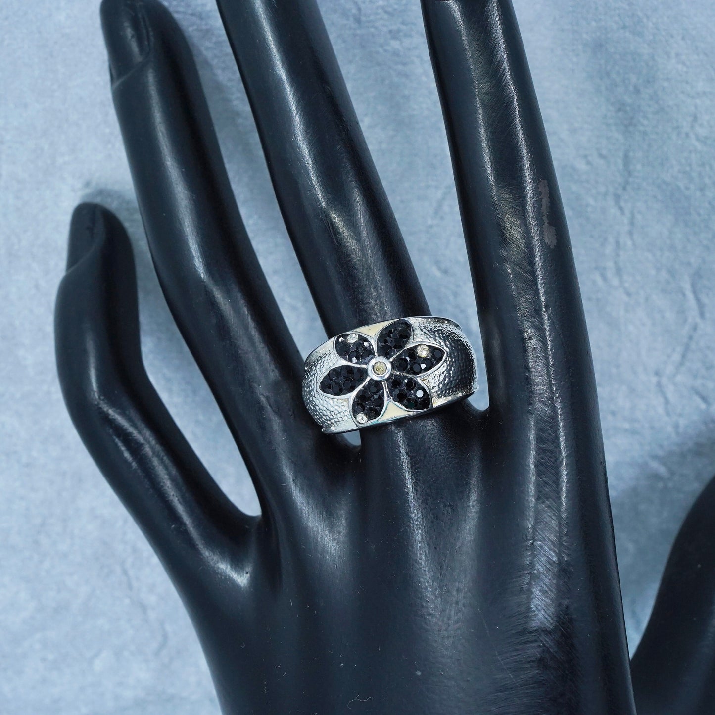 Size 8, vintage Sterling 925 silver flower ring with cluster black cz