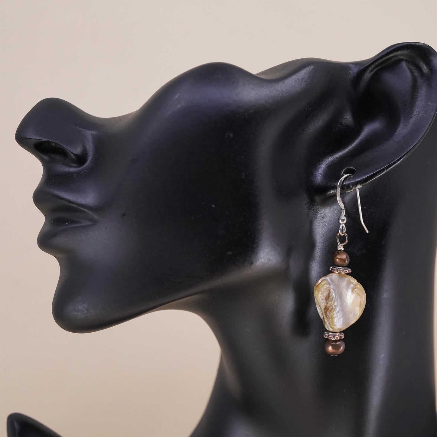 Vintage sterling 925 silver handmade single earring with mother of pearl pearl